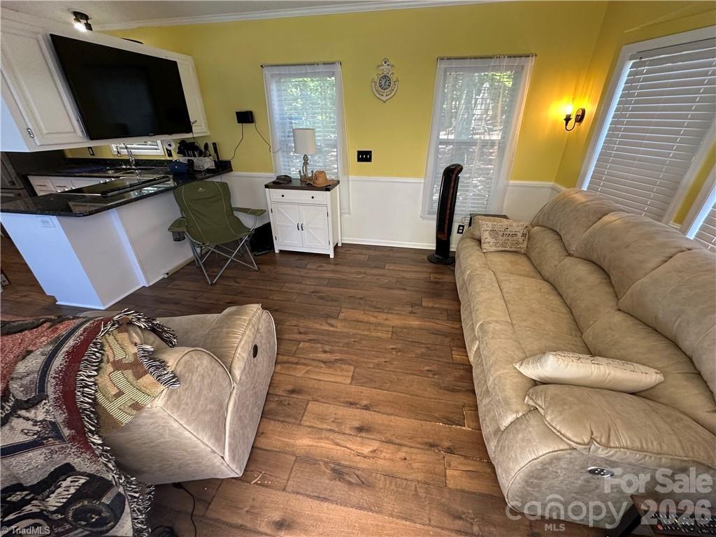 112 N Cardinal Drive — New London