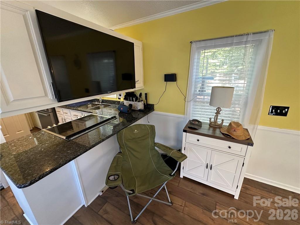 112 N Cardinal Drive — New London