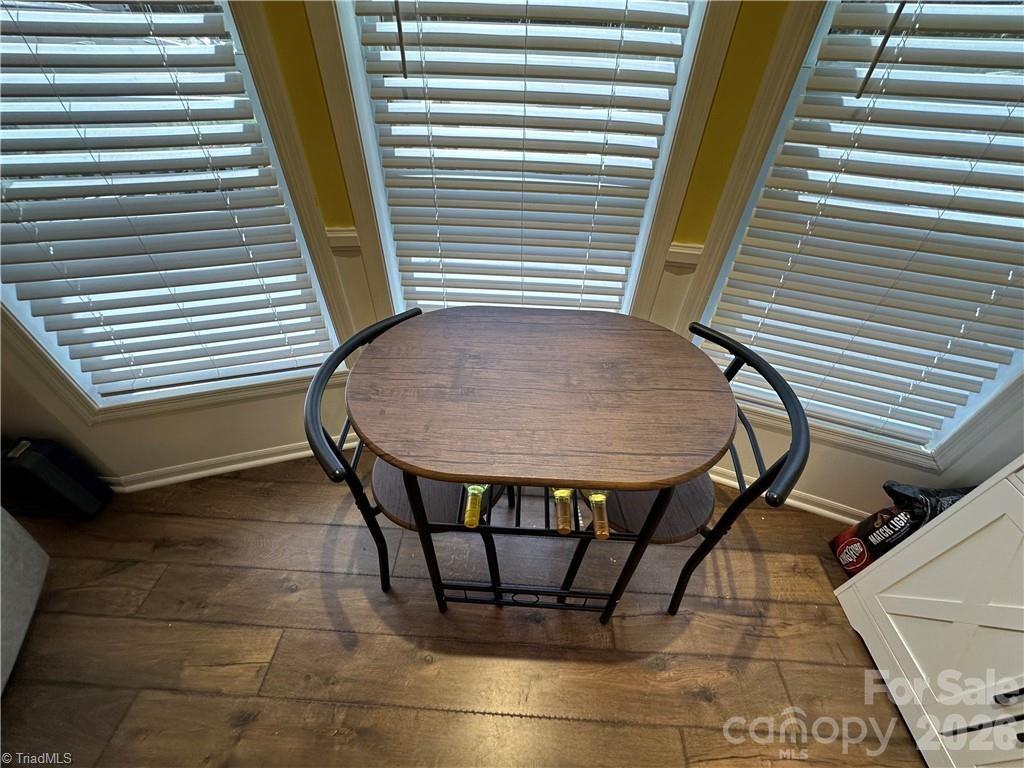 112 N Cardinal Drive — New London