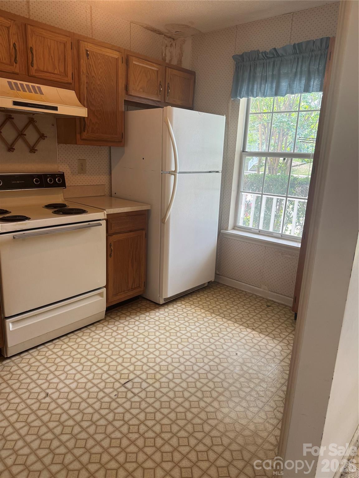 8275 Golf Ridge Drive — Charlotte
