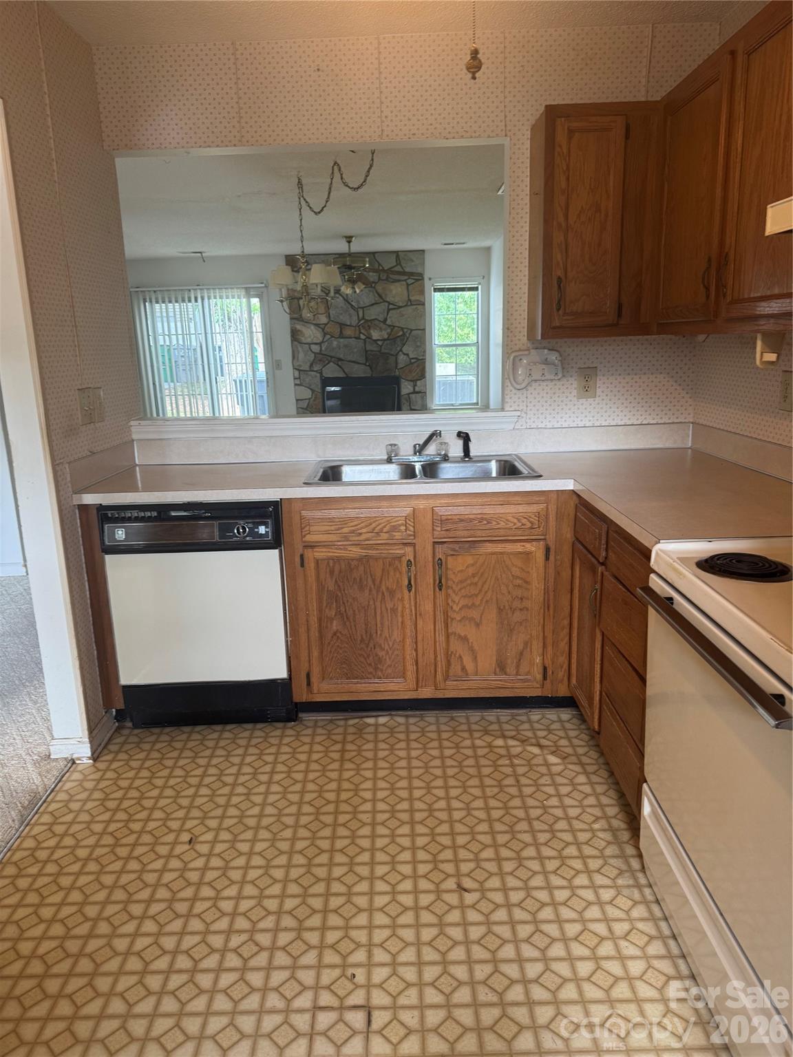 8275 Golf Ridge Drive — Charlotte