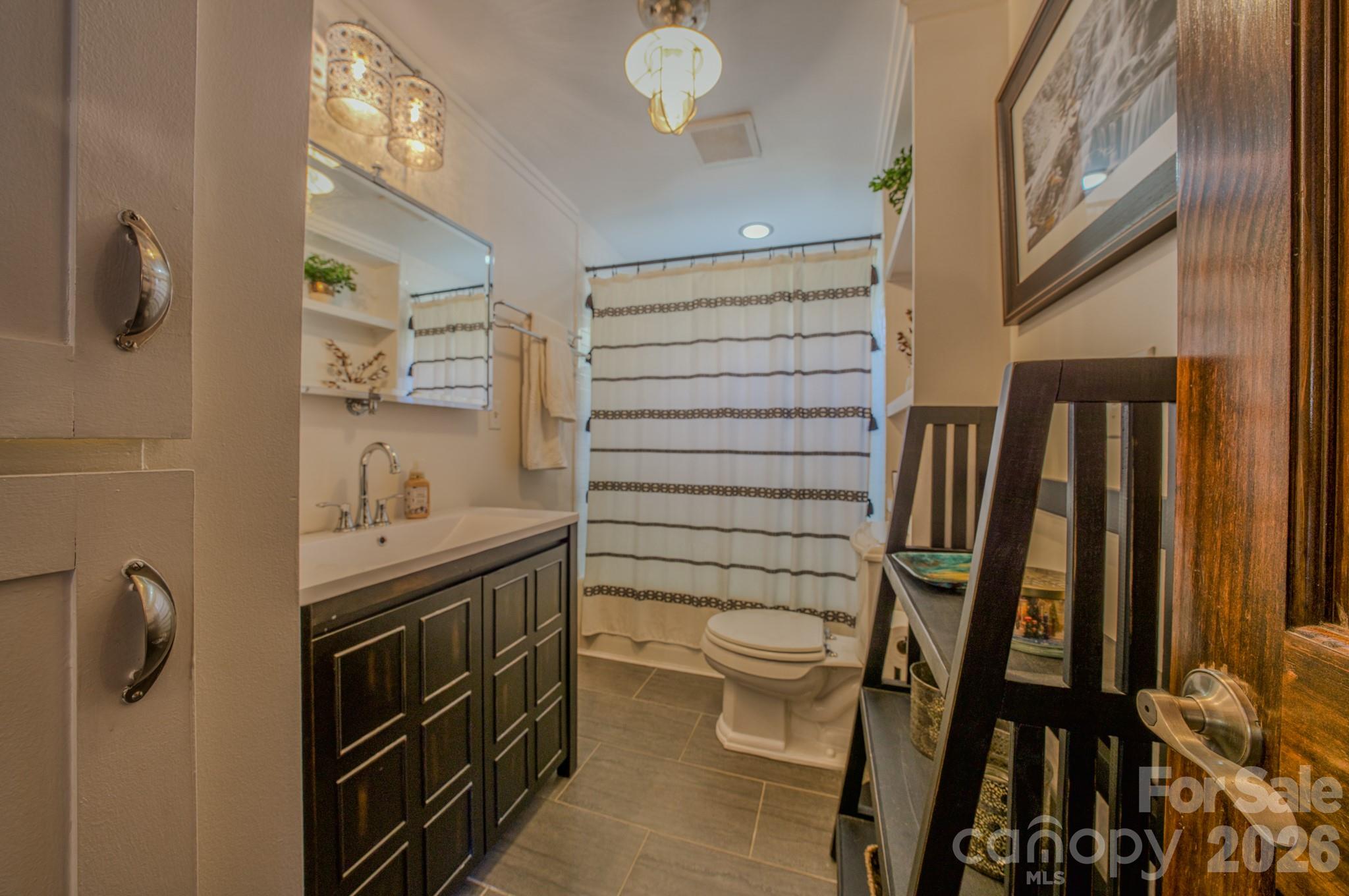 597 Tomahawk Avenue — Black Mountain