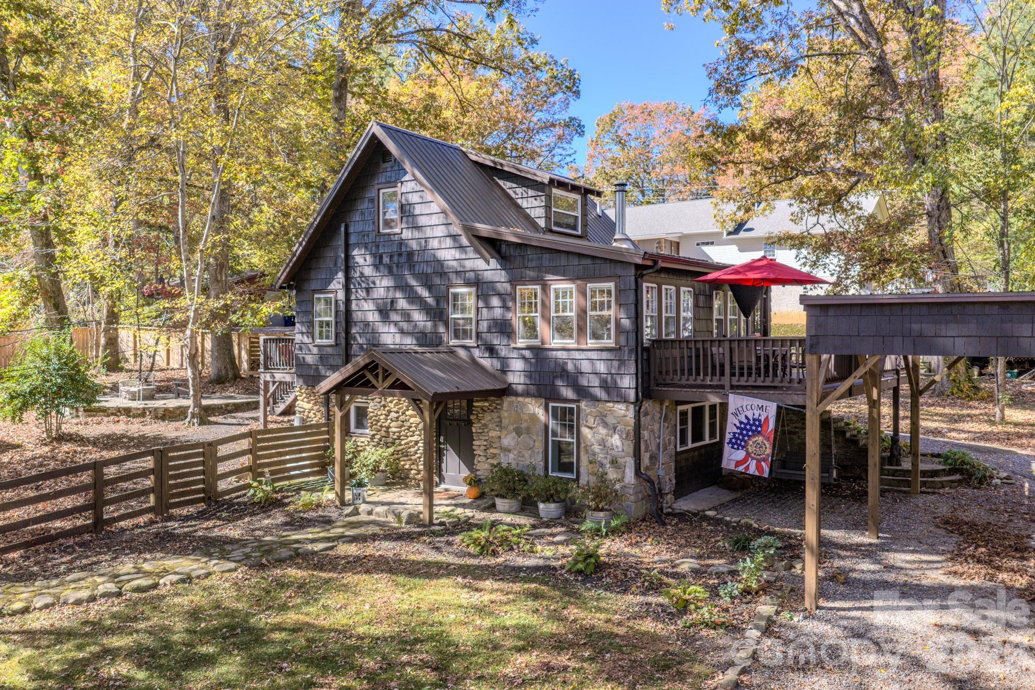 597 Tomahawk Avenue — Black Mountain