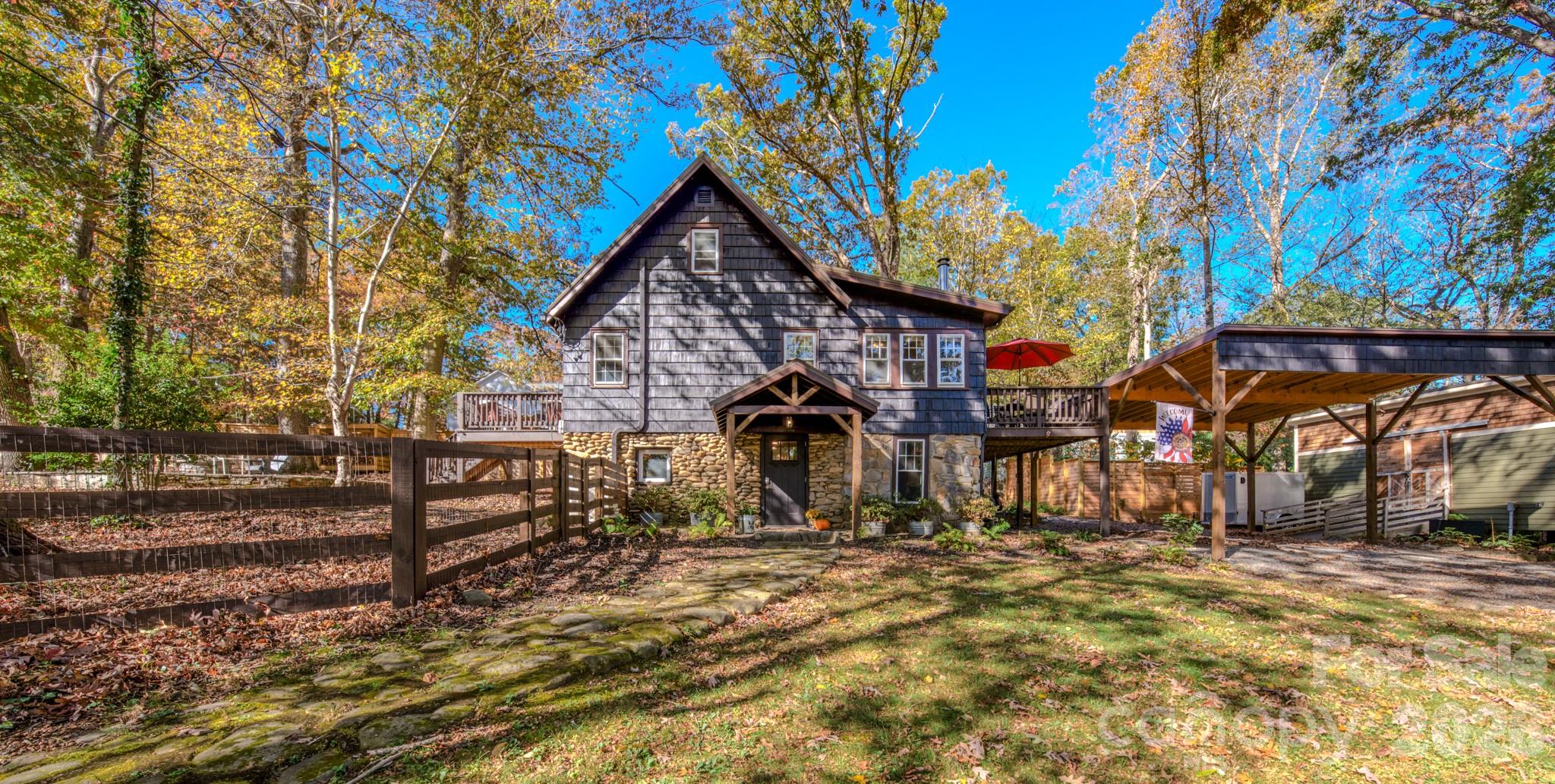 597 Tomahawk Avenue — Black Mountain