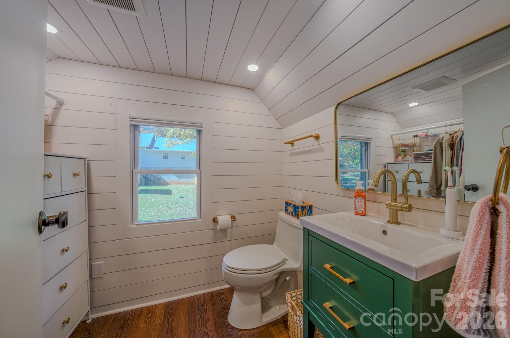 597 Tomahawk Avenue — Black Mountain