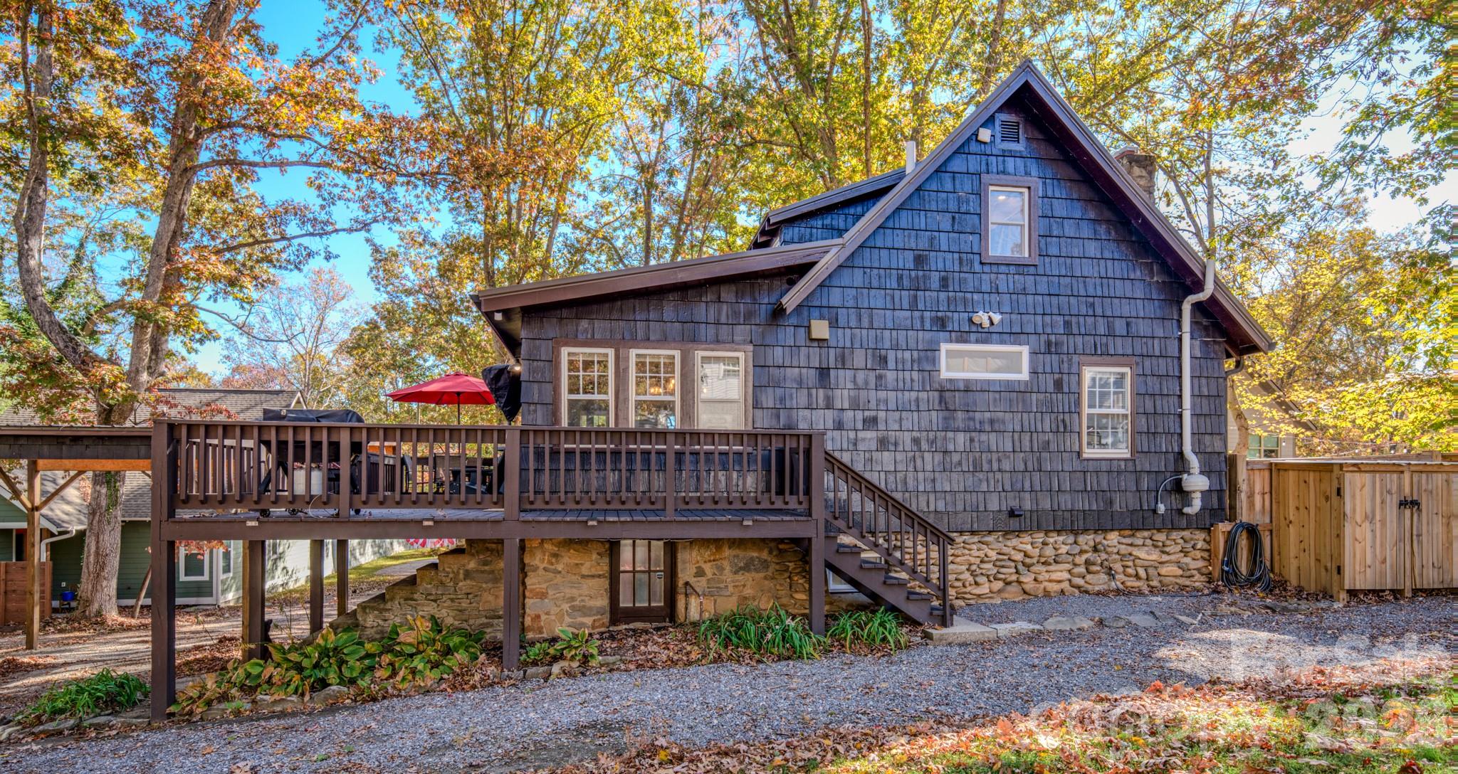 597 Tomahawk Avenue — Black Mountain