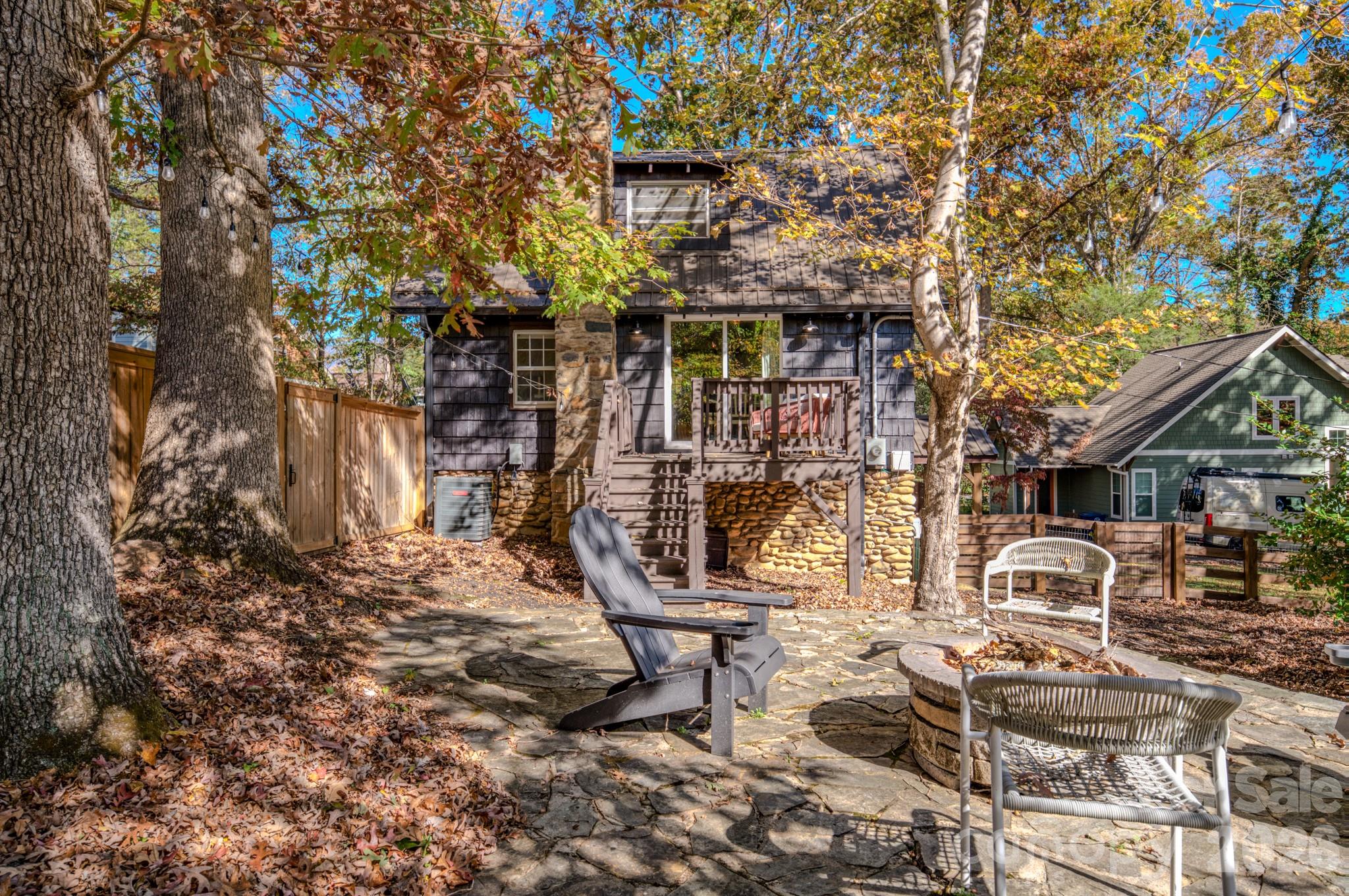 597 Tomahawk Avenue — Black Mountain