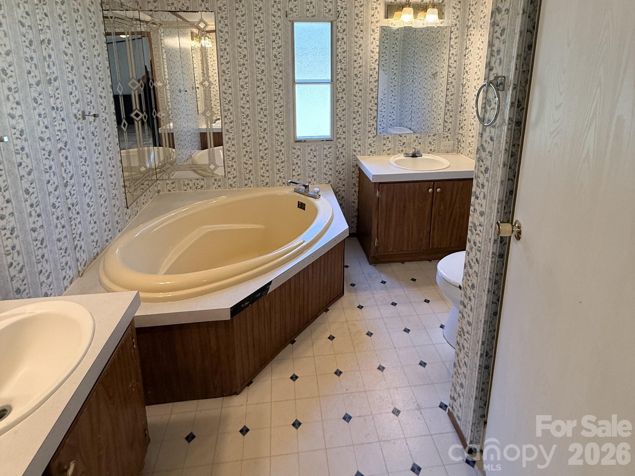 2330 Springdale Drive — Newton