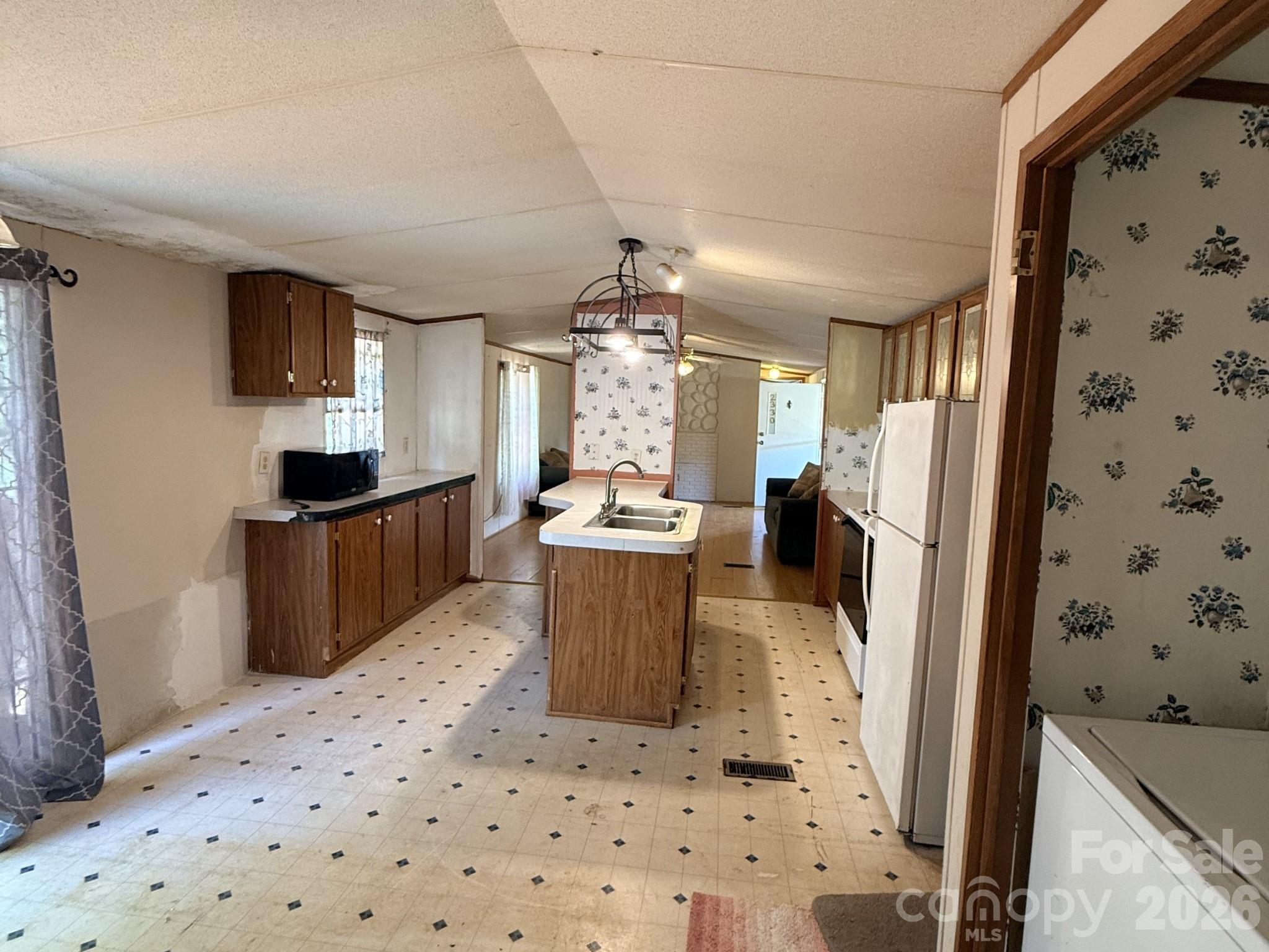 2330 Springdale Drive — Newton