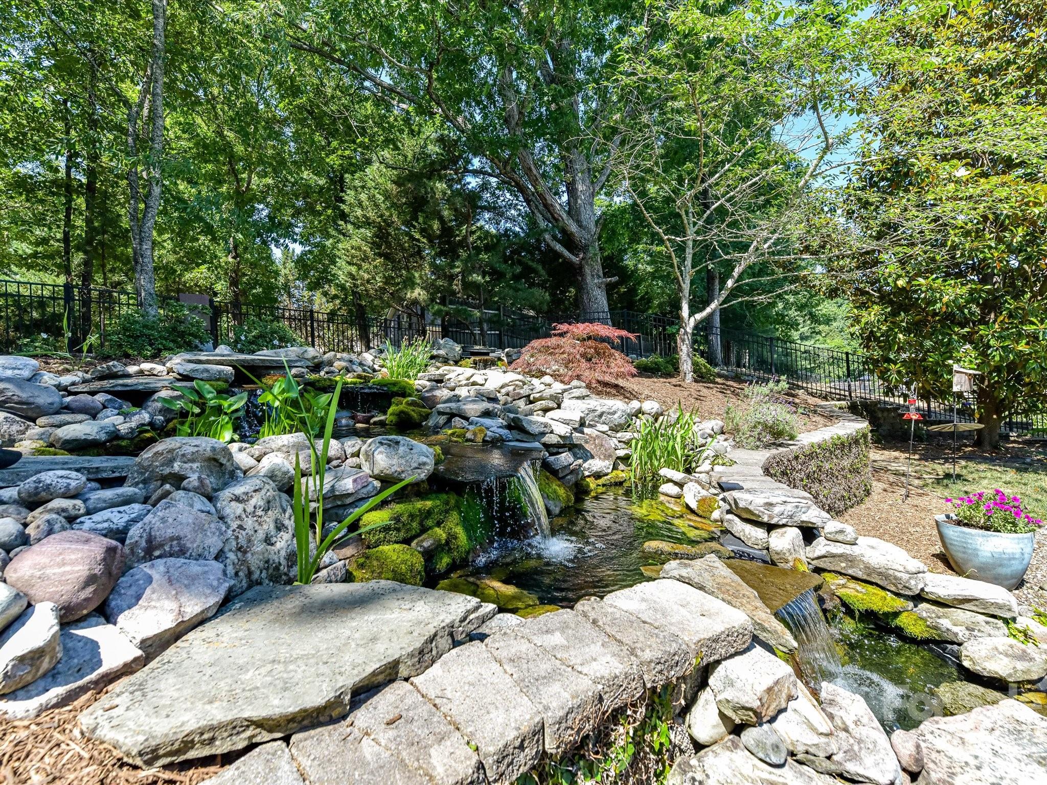2535 Harlington Lane — Charlotte