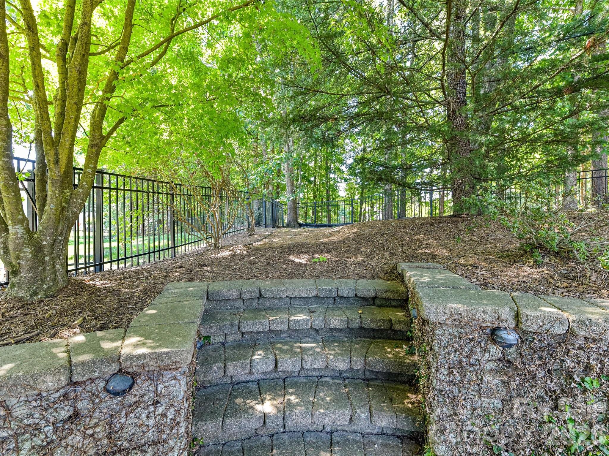 2535 Harlington Lane — Charlotte