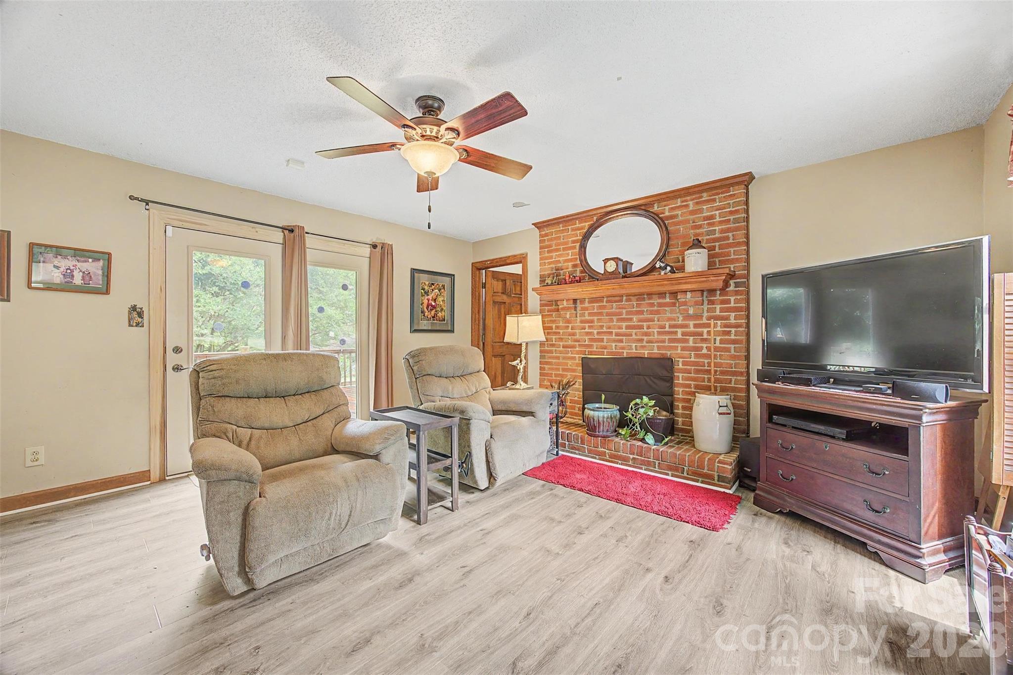 402 S Providence Road — Waxhaw