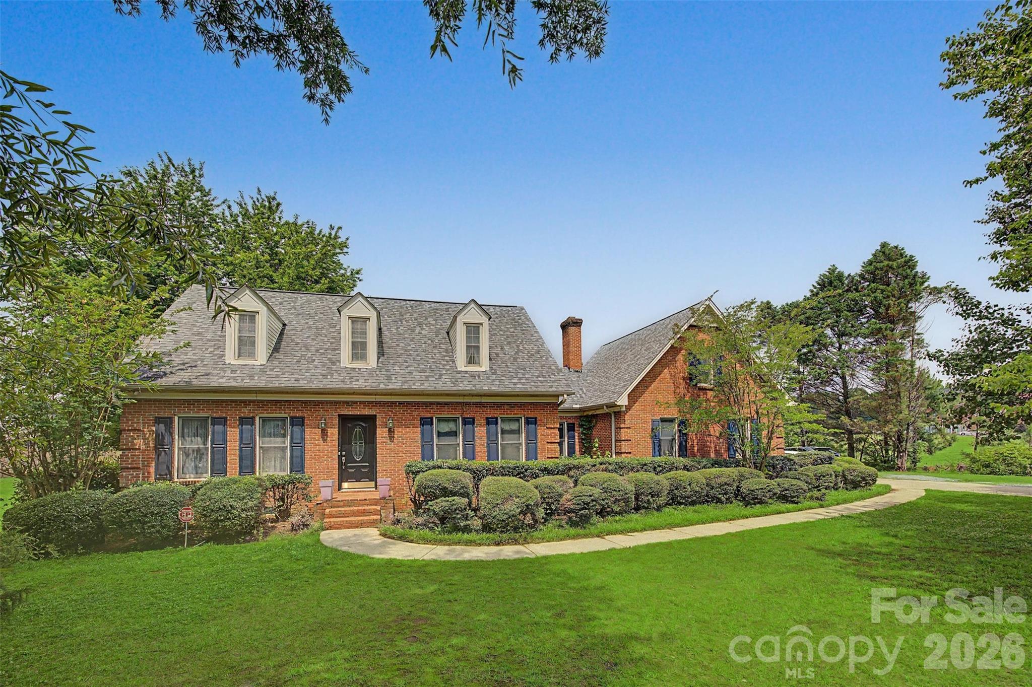 402 S Providence Road — Waxhaw