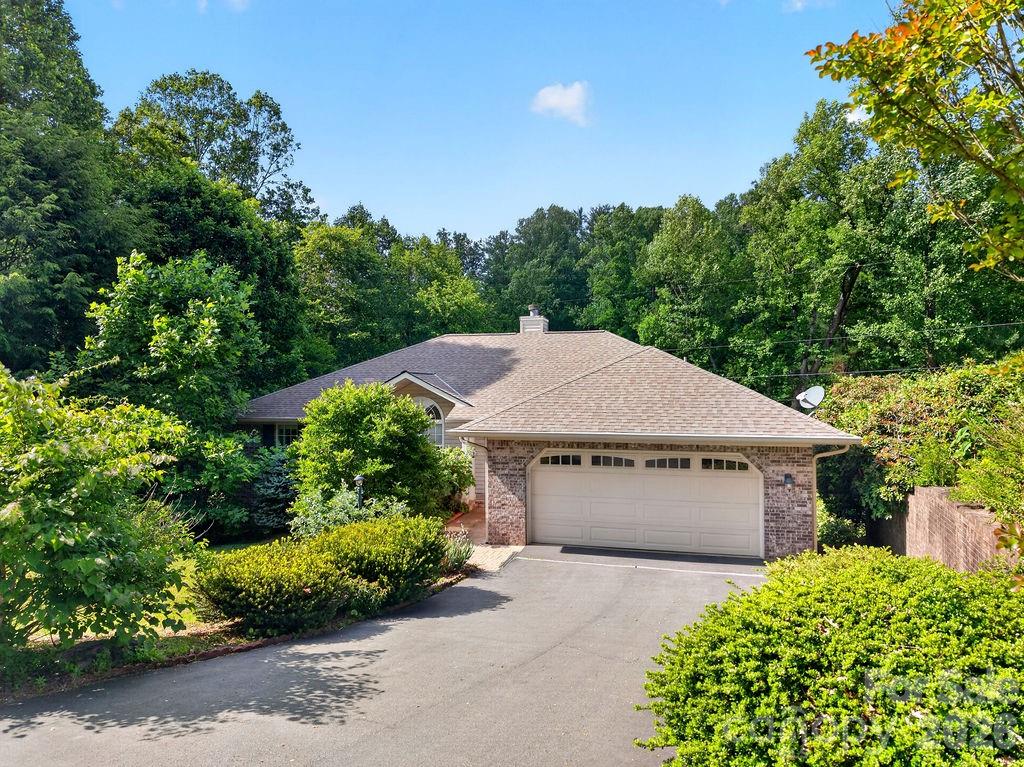 7 Firestone Court — Etowah