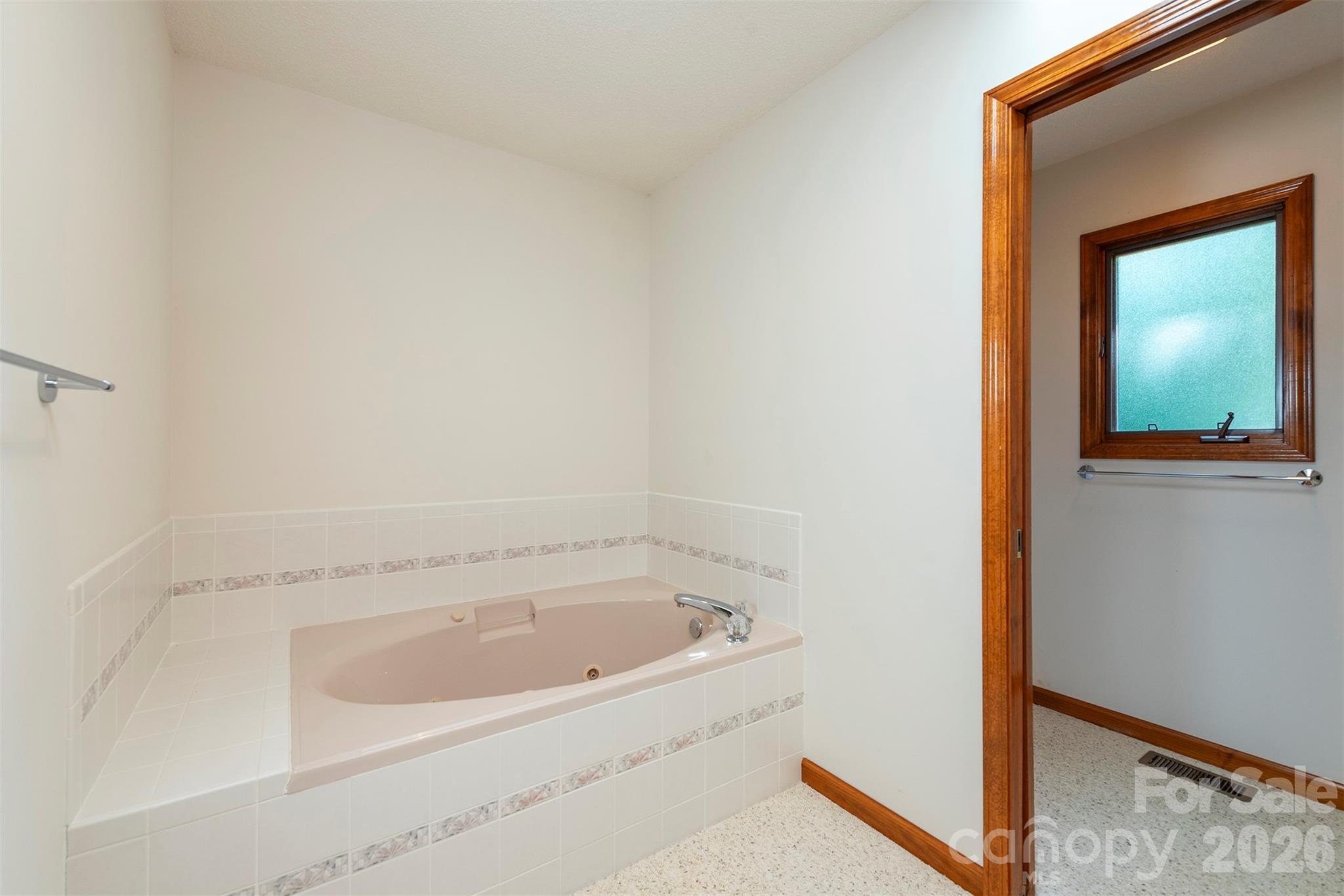 29 Hillcreek Drive — Asheville