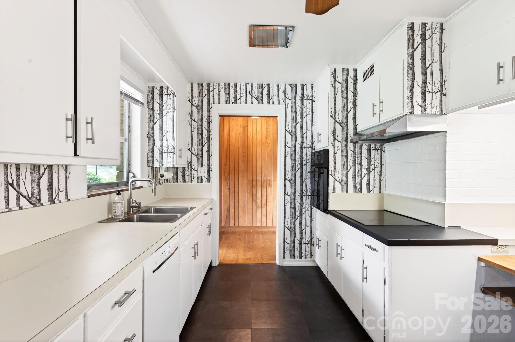 99 Marlborough Road — Asheville
