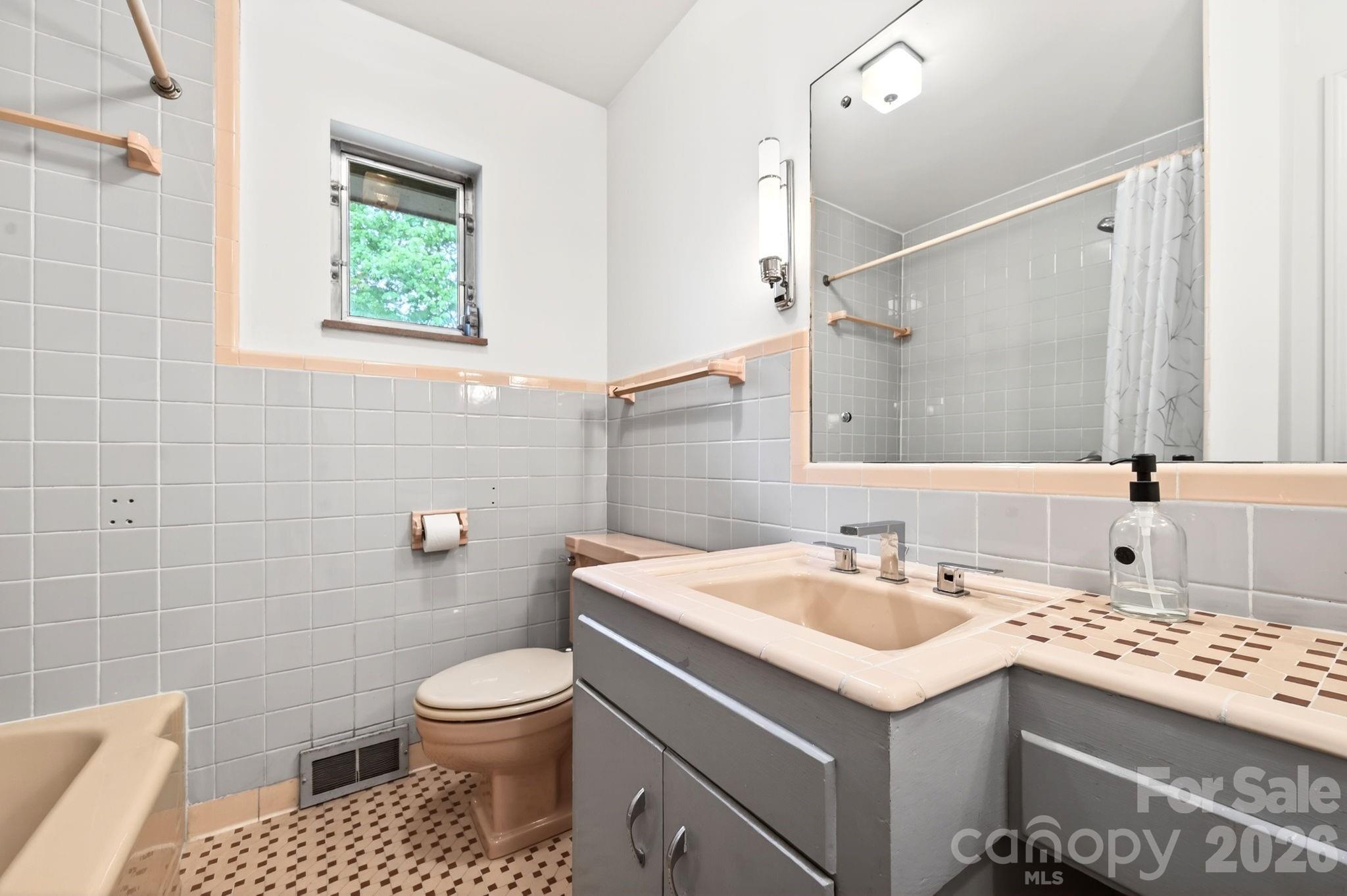 99 Marlborough Road — Asheville