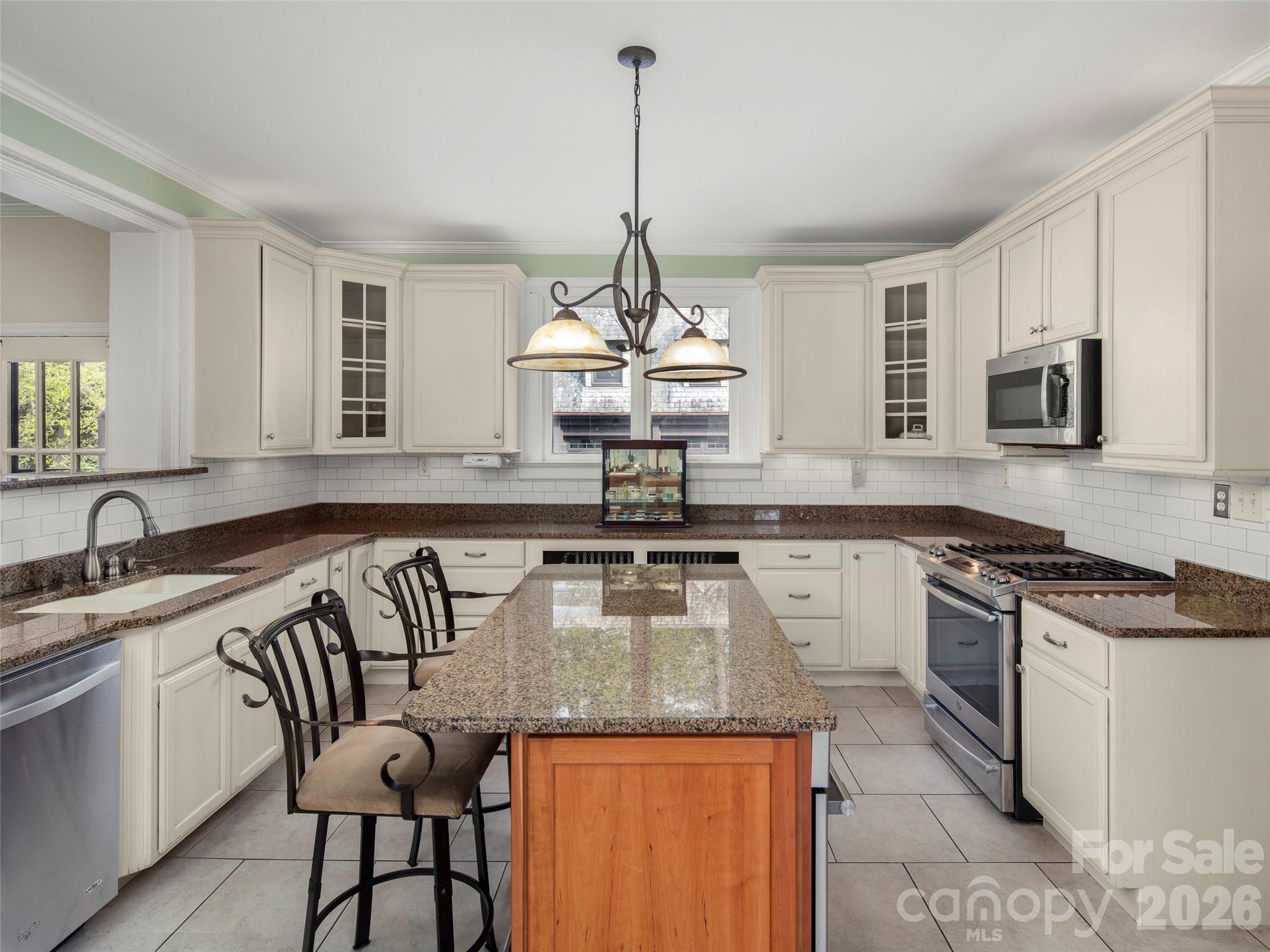 436 Vanderbilt Road — Biltmore Forest