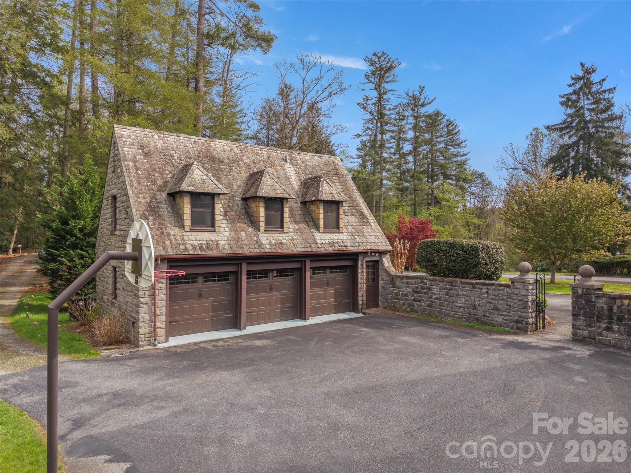 436 Vanderbilt Road — Biltmore Forest