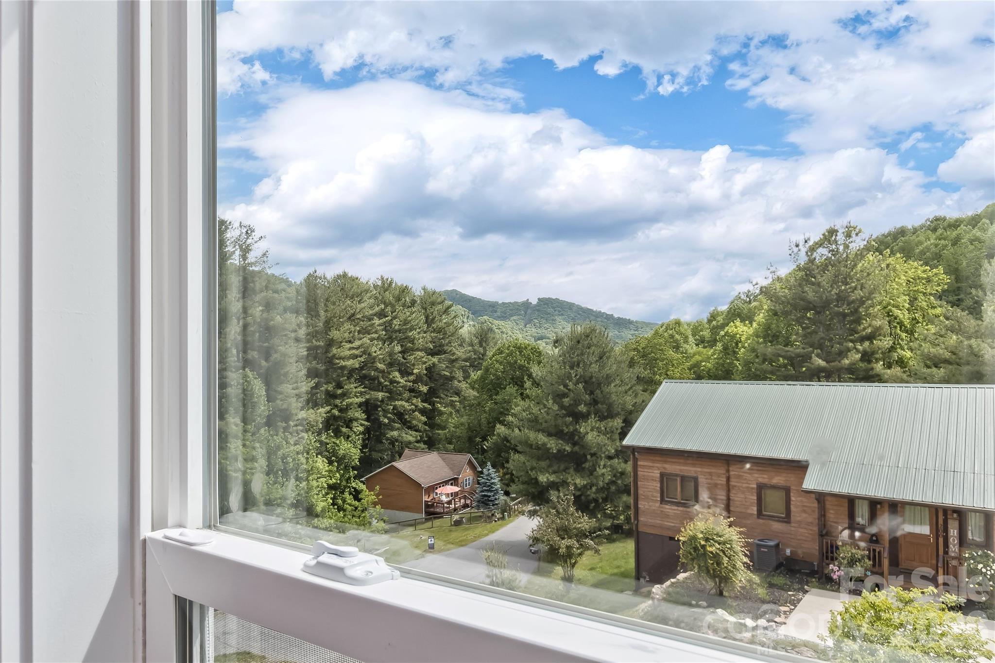 206 Linsonwood Road — Waynesville