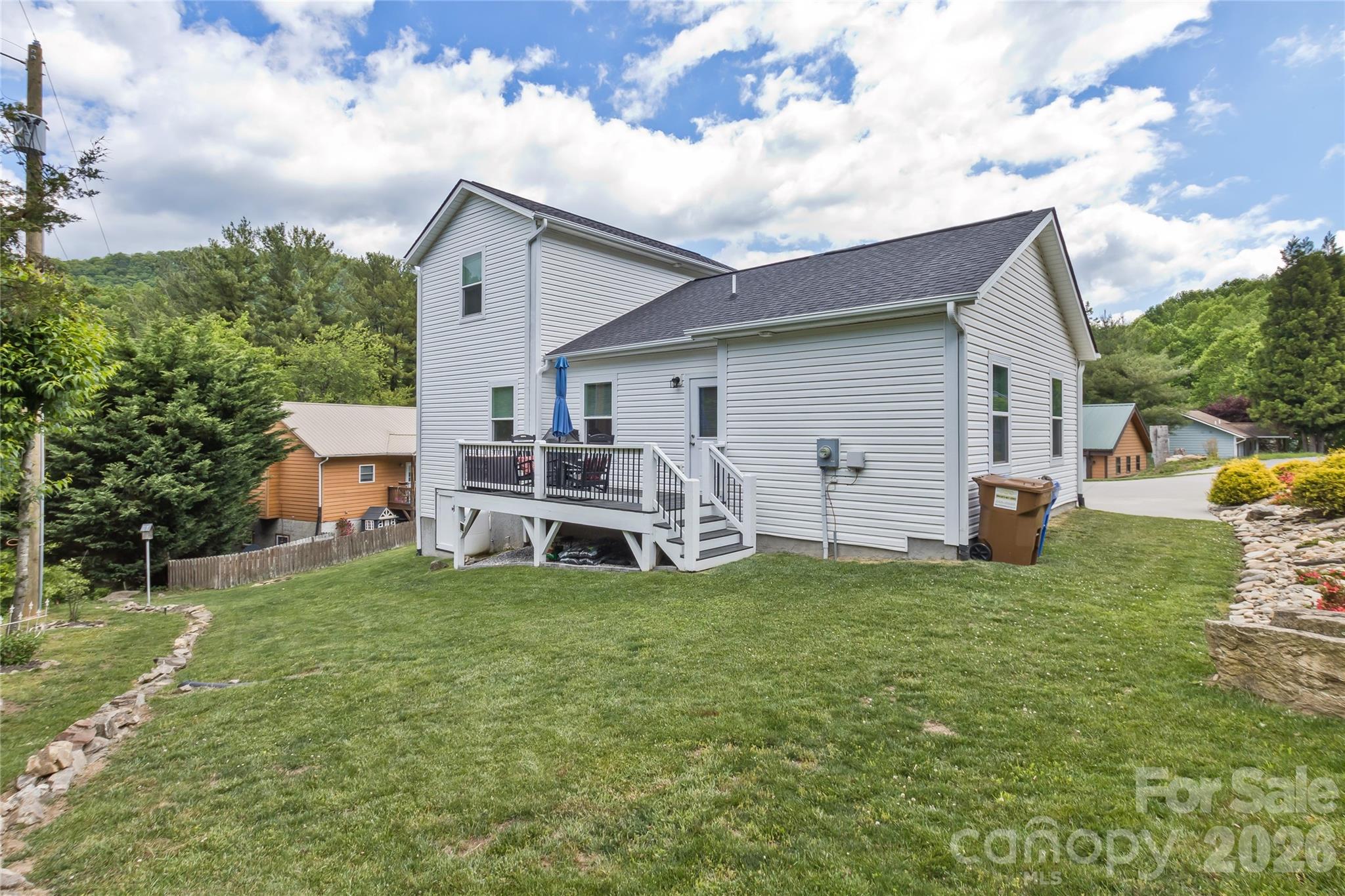 206 Linsonwood Road — Waynesville