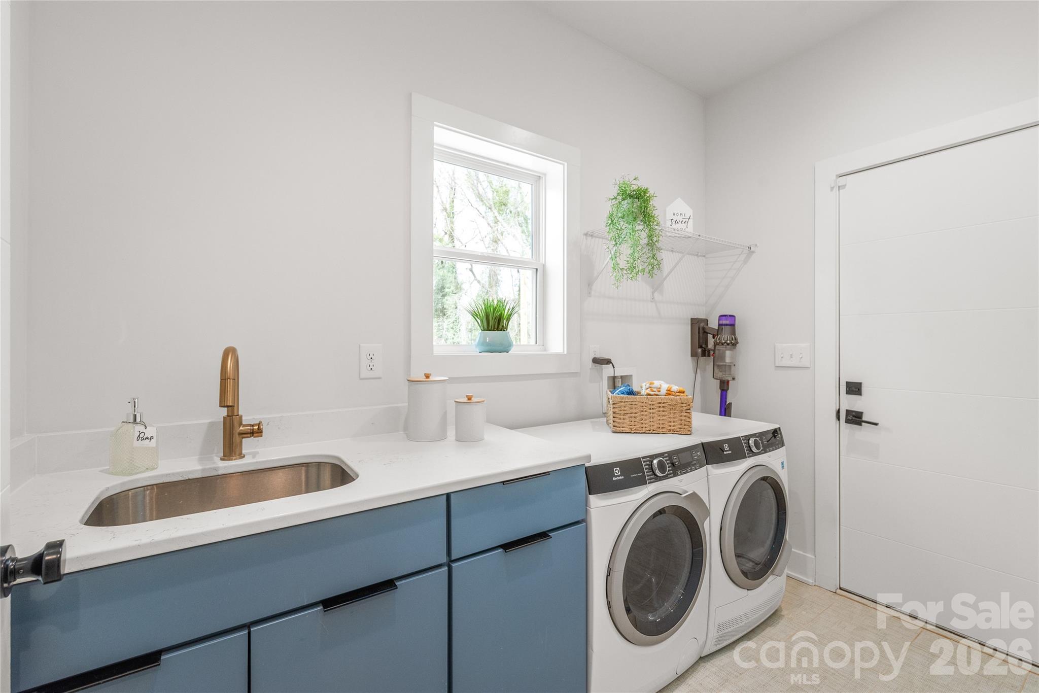 5773 Stephanie Street — Charlotte