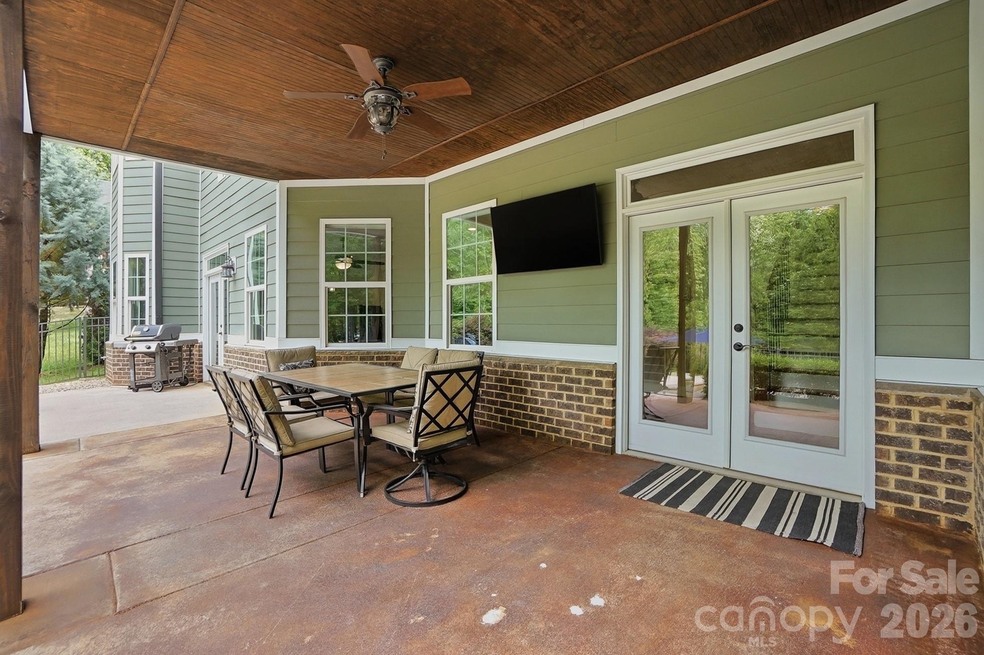 670 Arrow Point Lane — Davidson