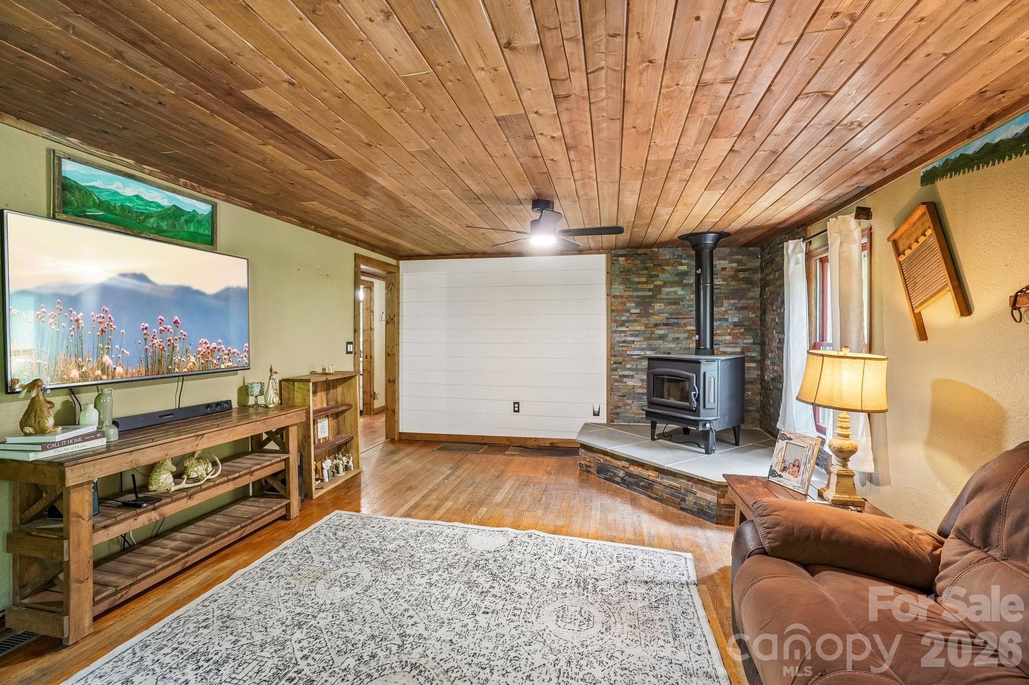 302 Battle Creek Drive — Green Mountain