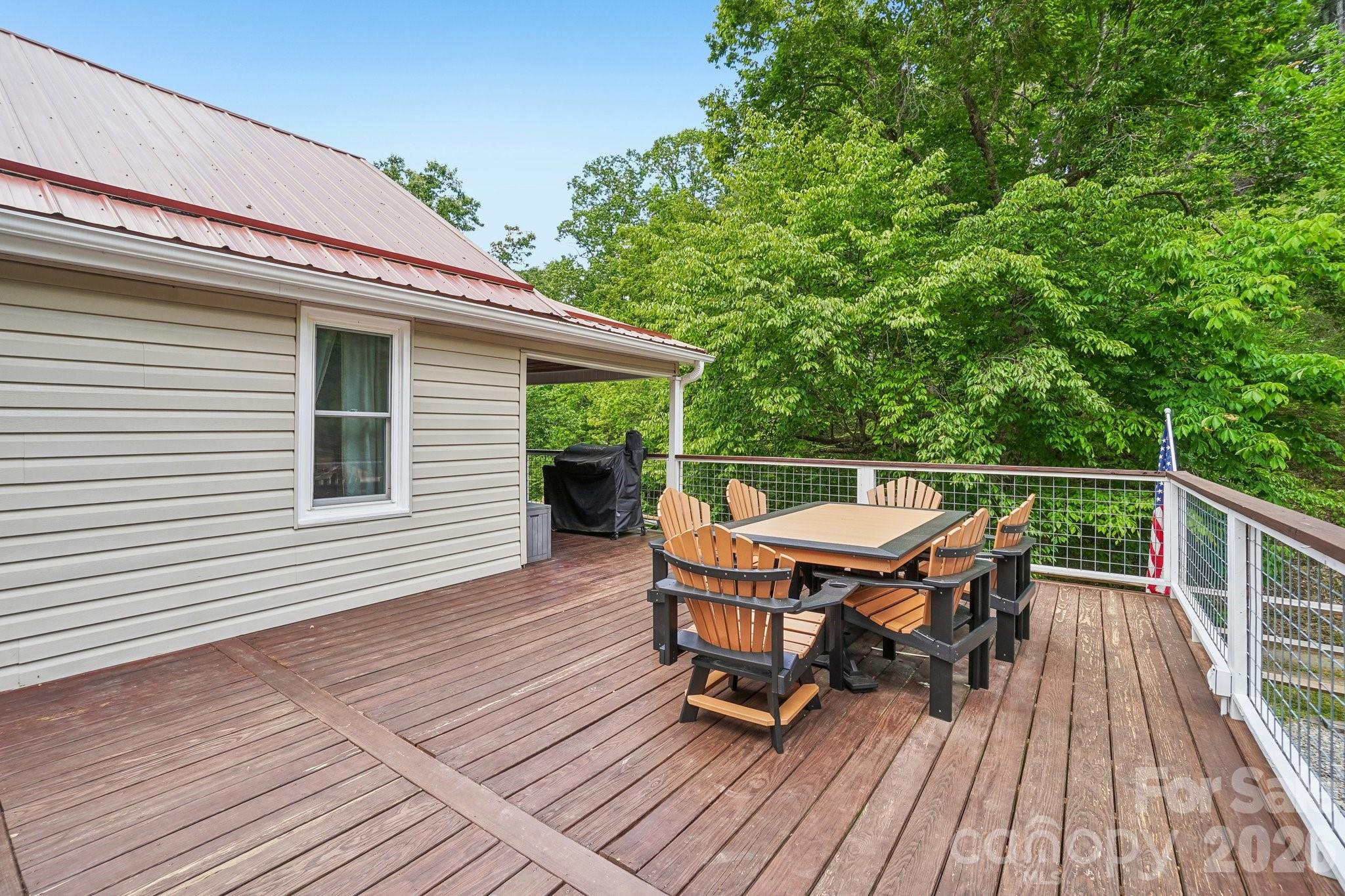 302 Battle Creek Drive — Green Mountain
