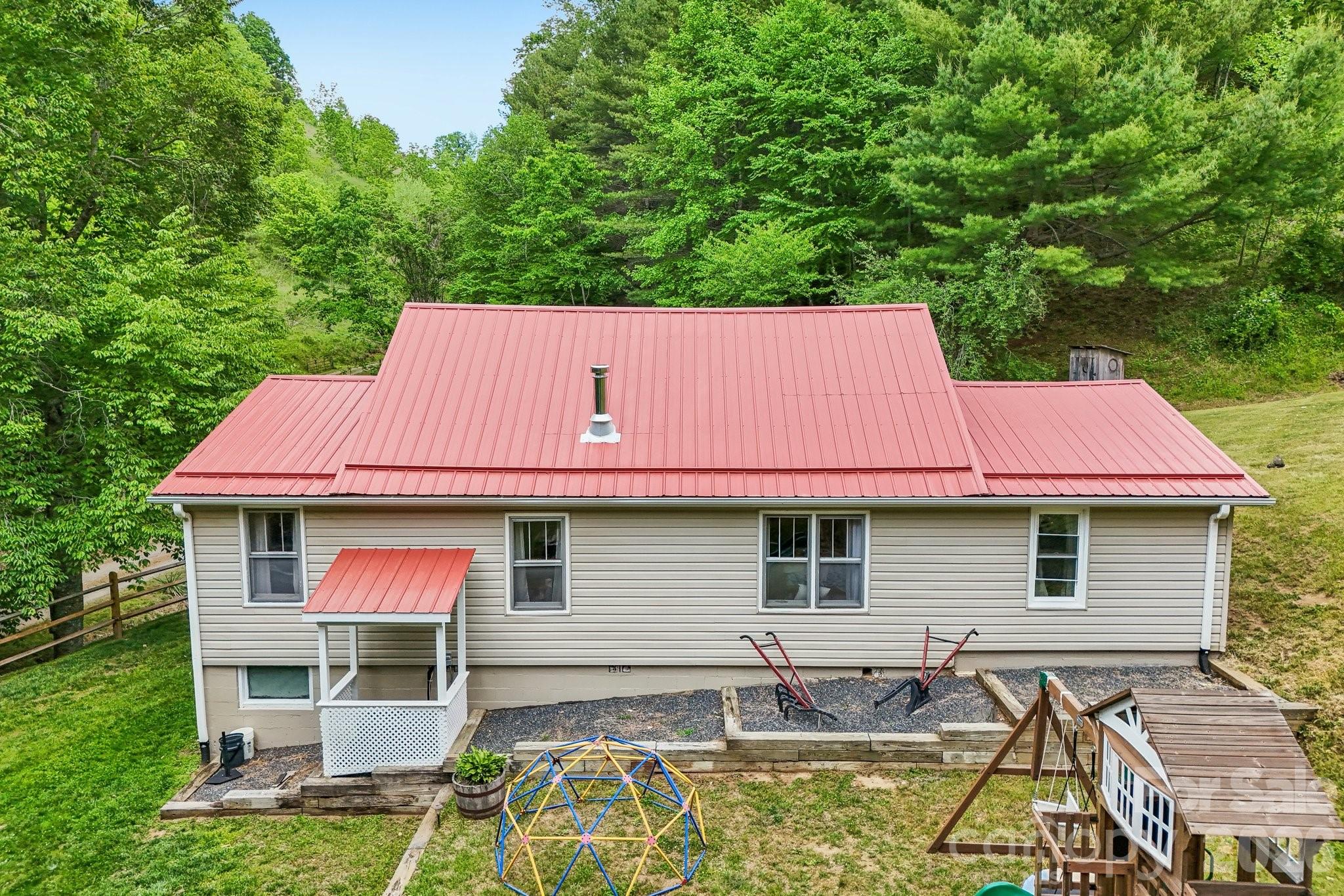 302 Battle Creek Drive — Green Mountain