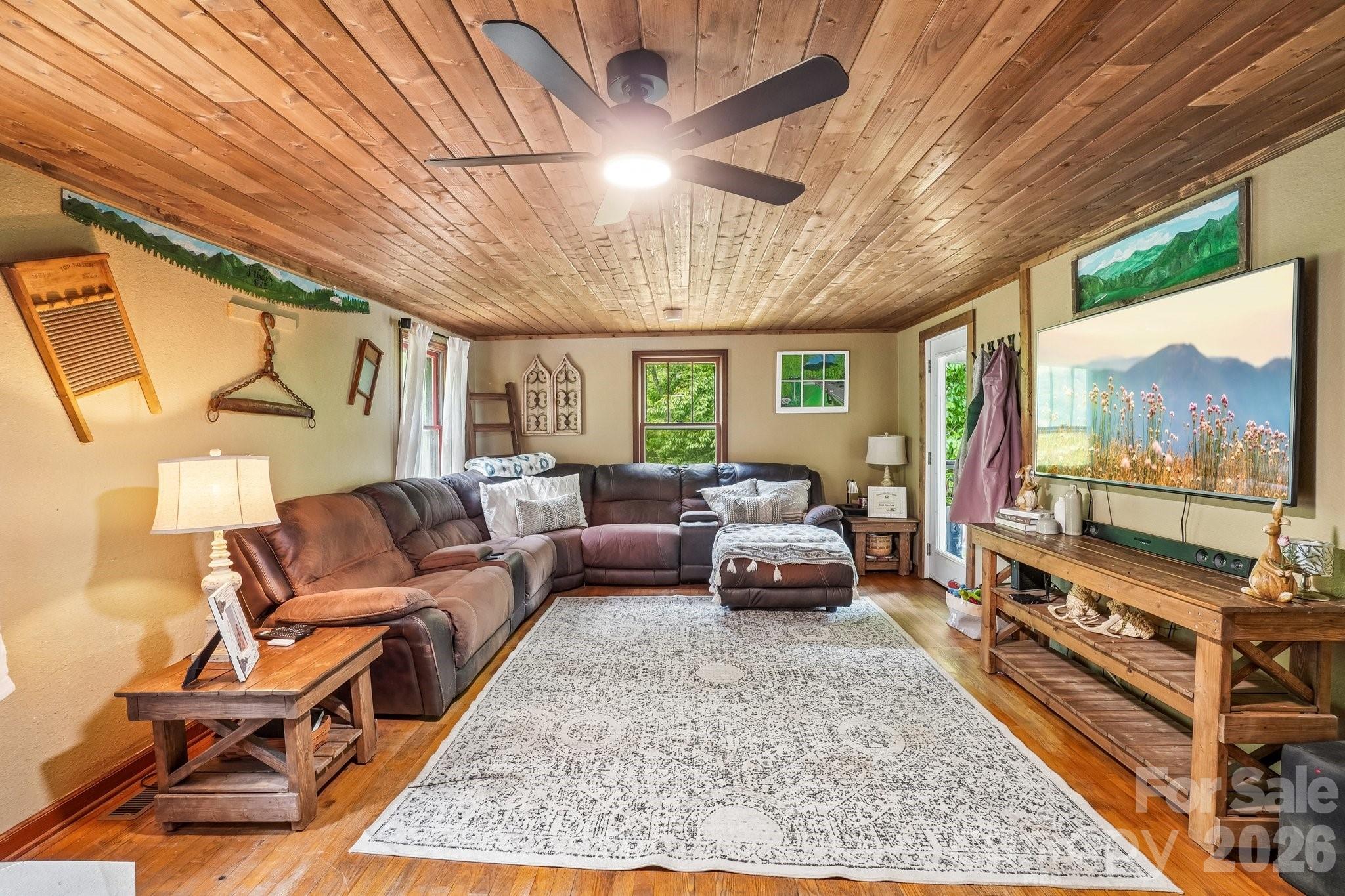 302 Battle Creek Drive — Green Mountain