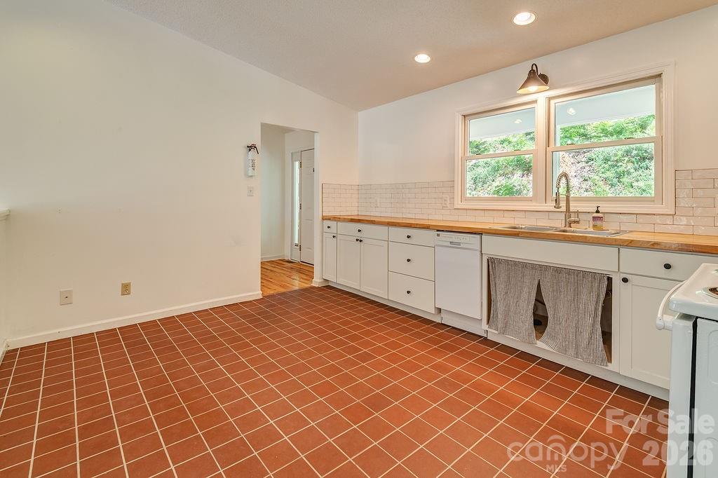 146 Churchill Downs Drive — Fairview