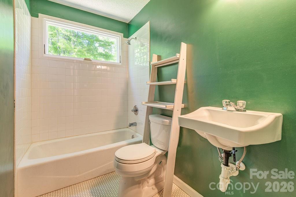 146 Churchill Downs Drive — Fairview