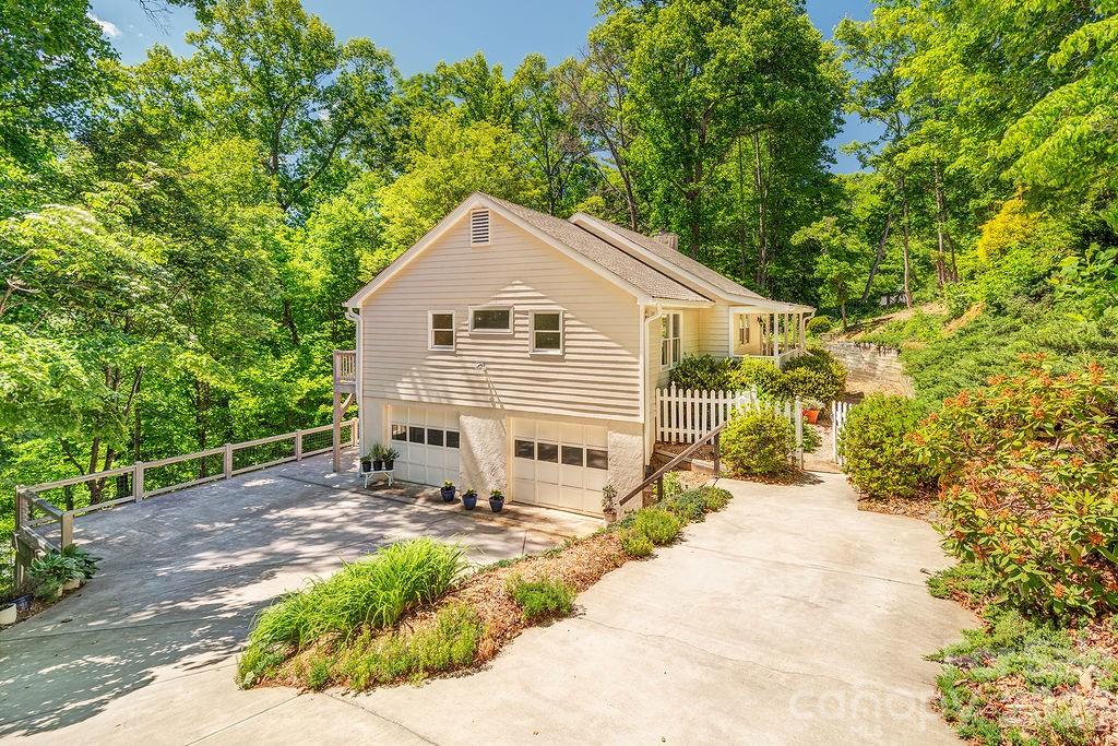 146 Churchill Downs Drive — Fairview
