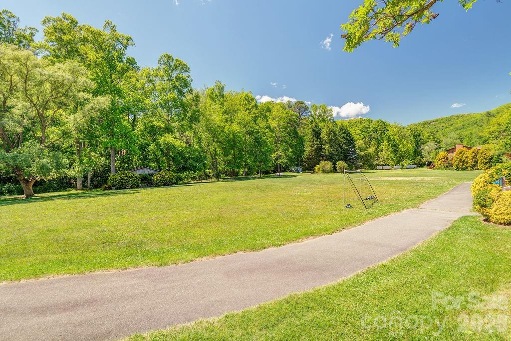 146 Churchill Downs Drive — Fairview