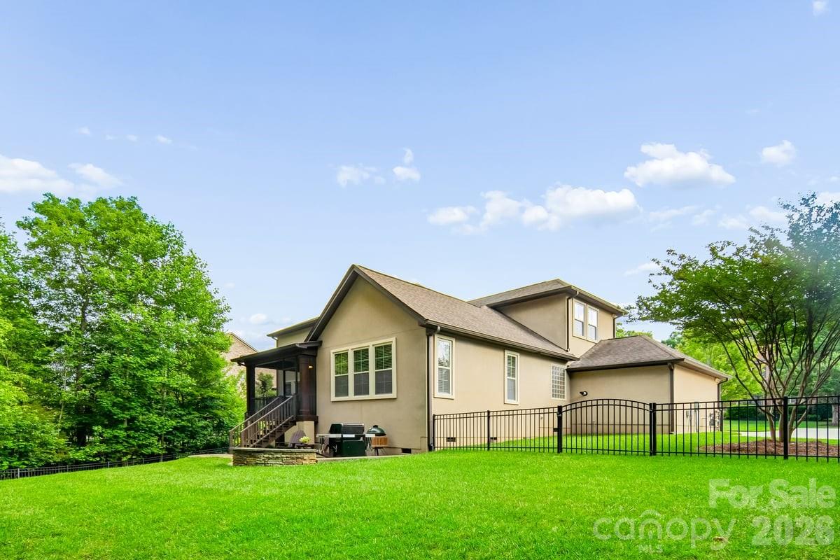 7111 Yellowhorn Trail — Waxhaw