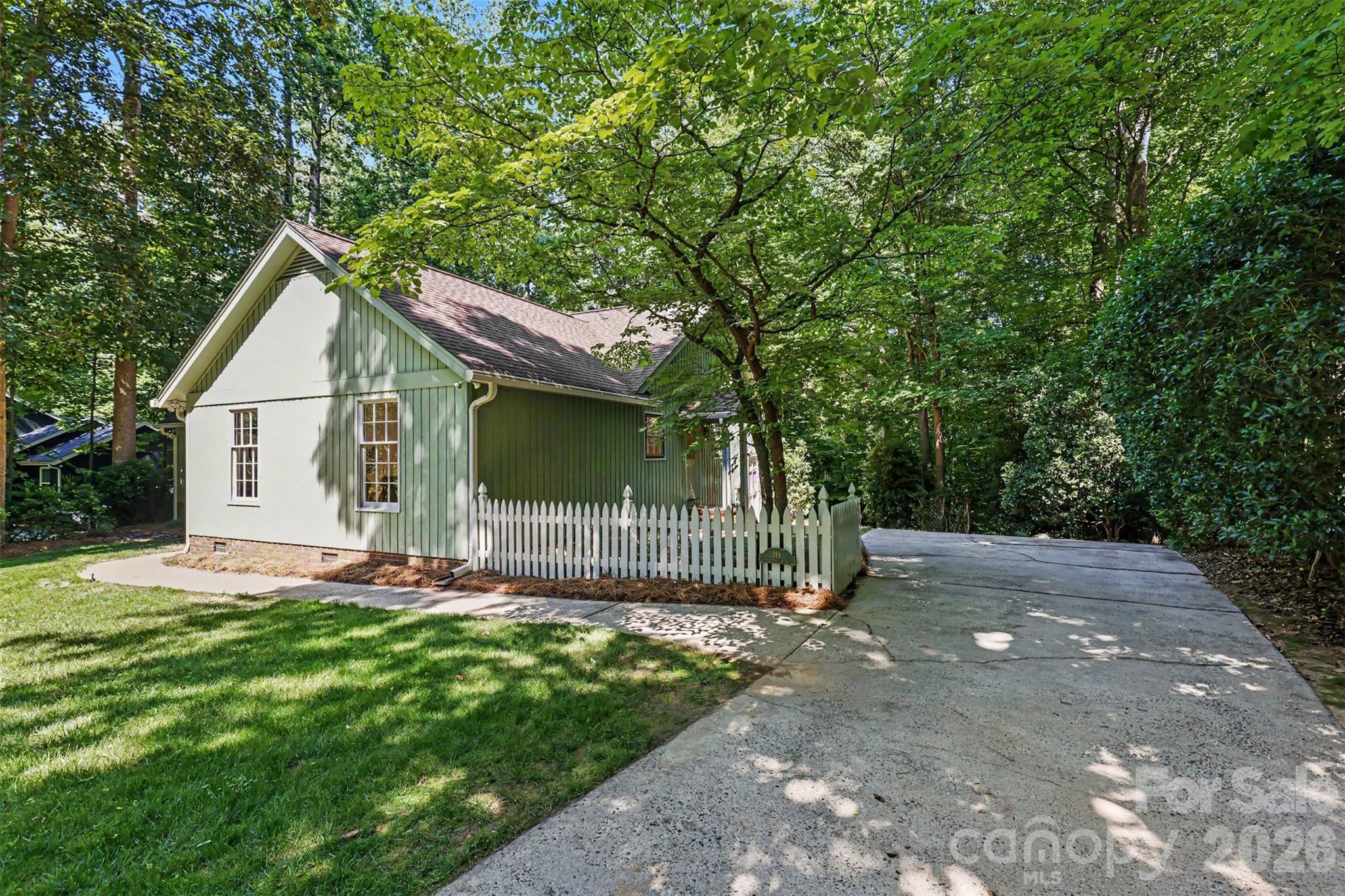 319 Kingsley Drive — Charlotte
