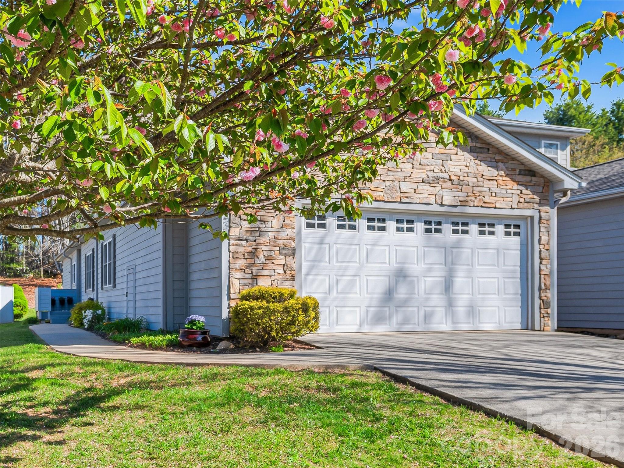 23 Holiday Drive — Arden