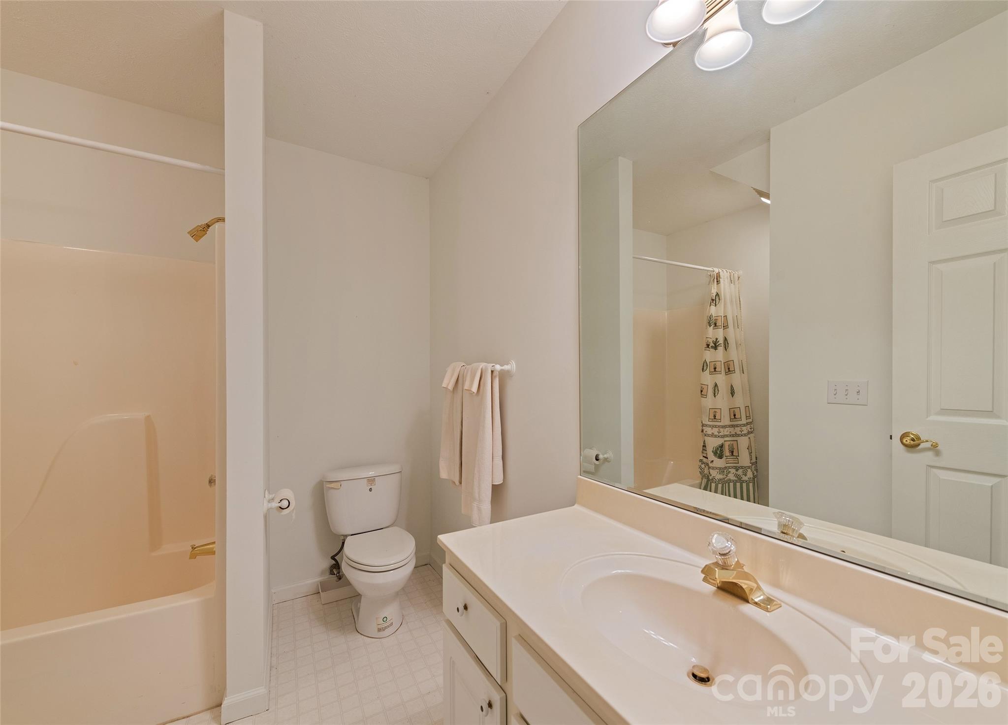 21 Winterview Trail — Hendersonville