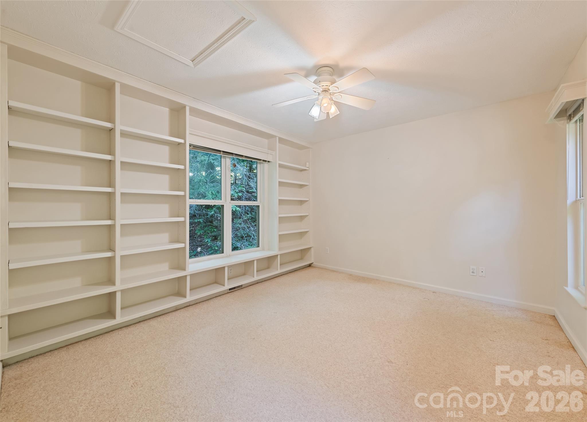 21 Winterview Trail — Hendersonville