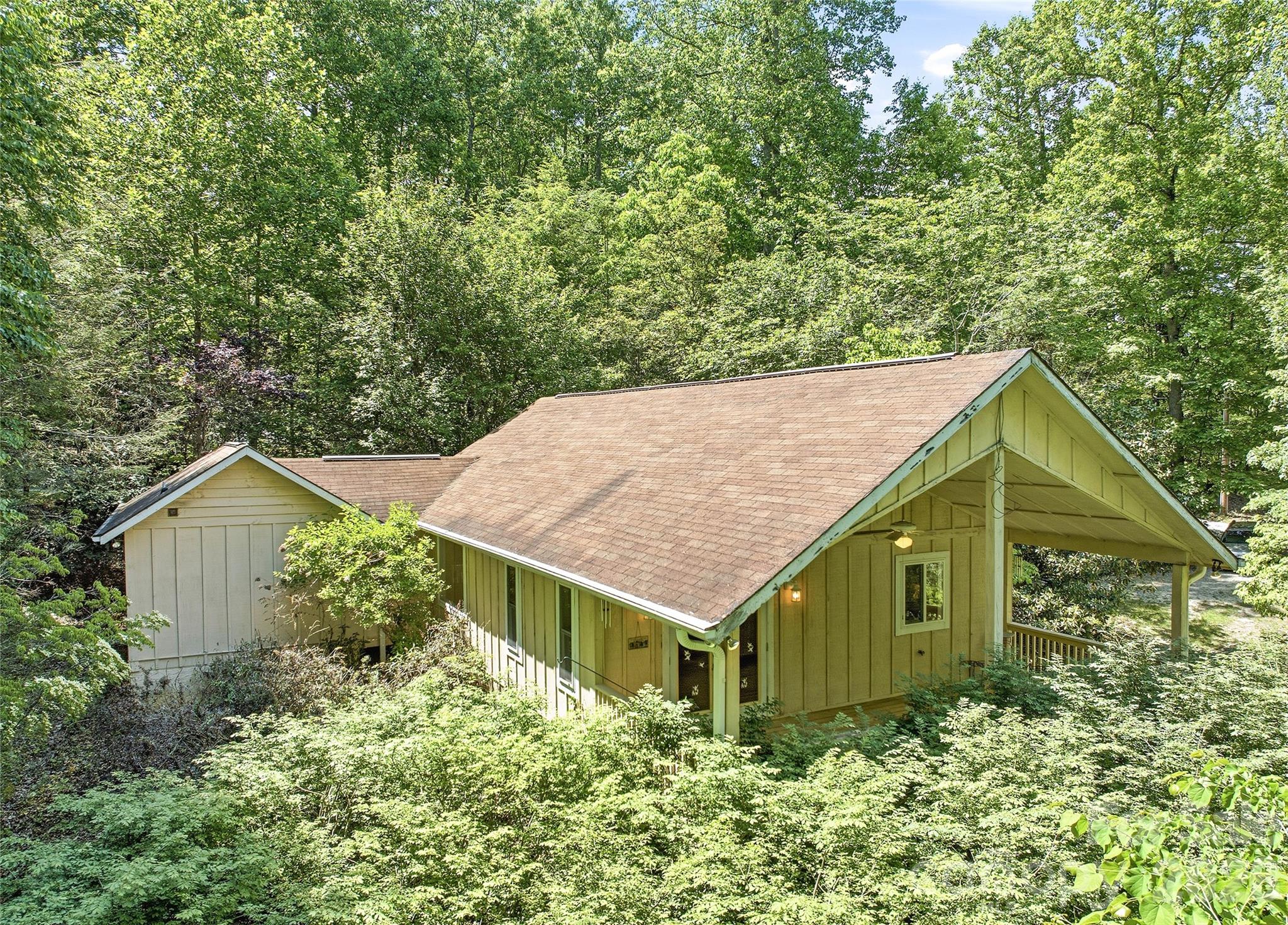 21 Winterview Trail — Hendersonville