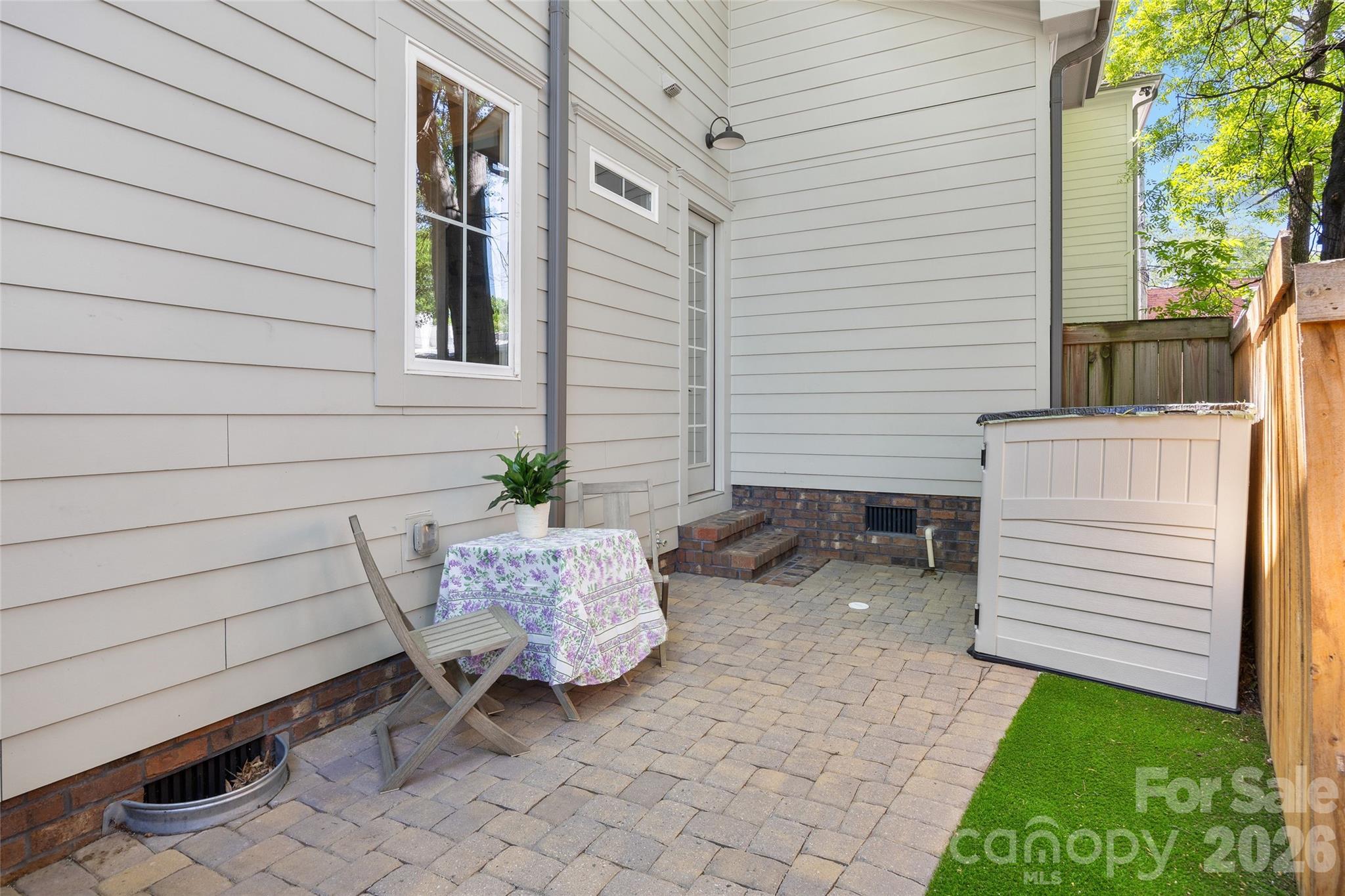 425 Pecan Avenue — Charlotte