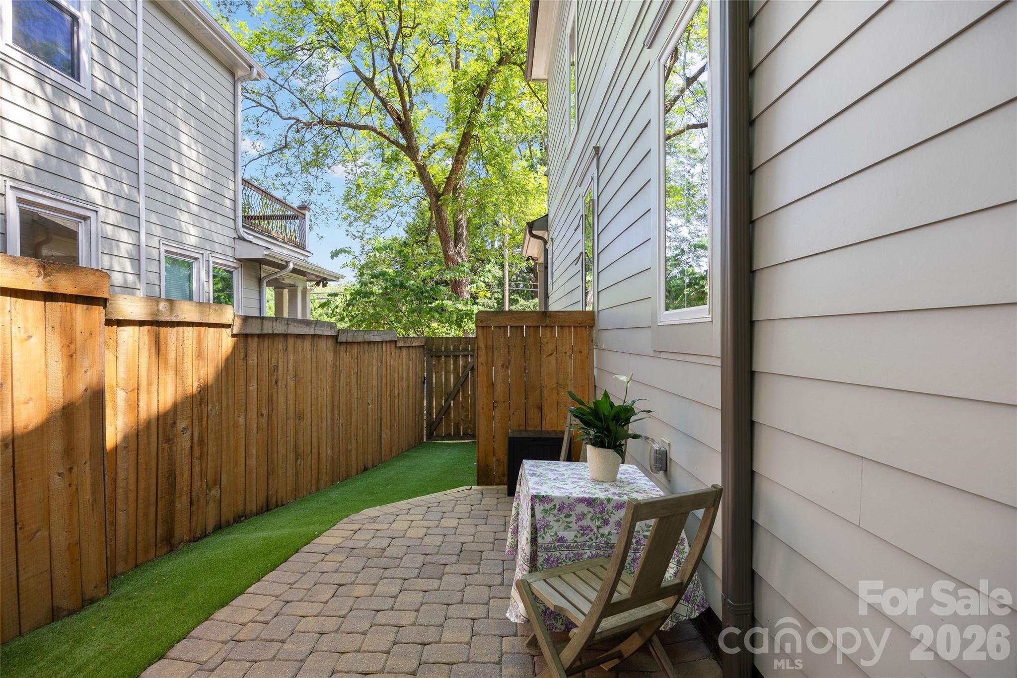 425 Pecan Avenue — Charlotte