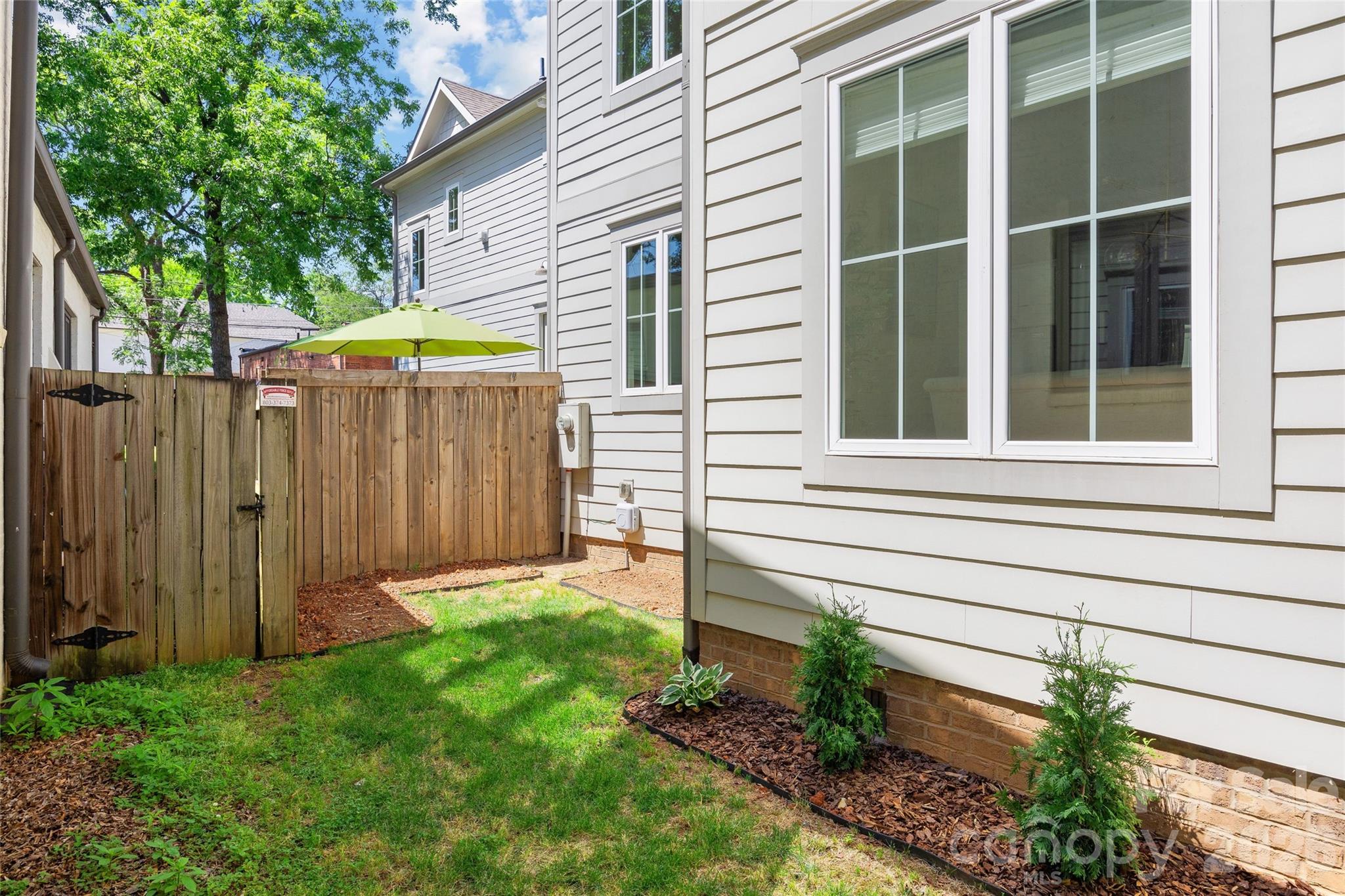 425 Pecan Avenue — Charlotte