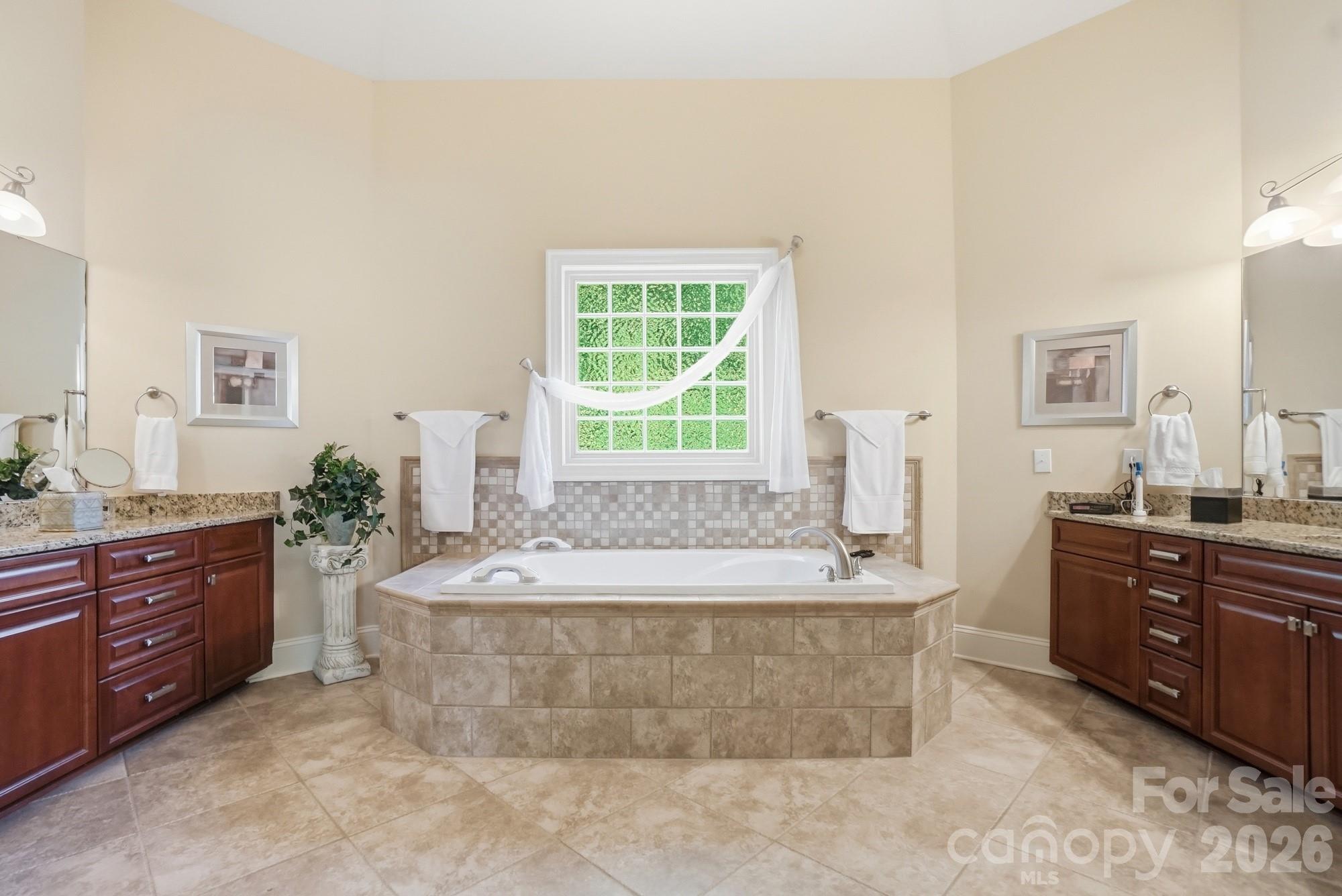 11855 Churchfield Lane — Charlotte