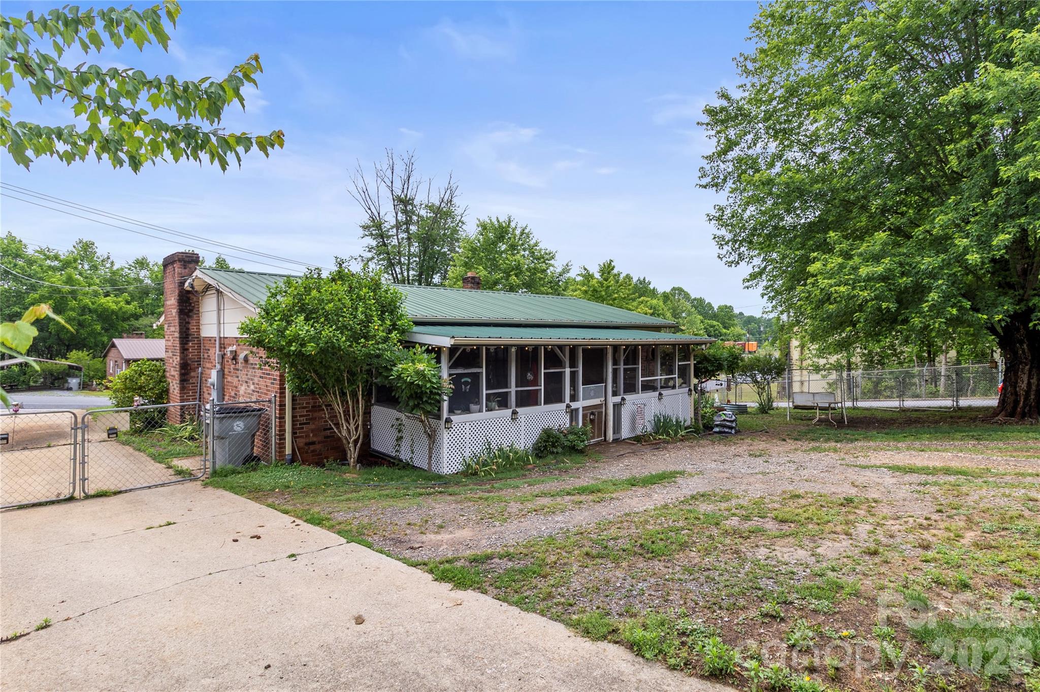 325 Swanson Drive SW — Lenoir