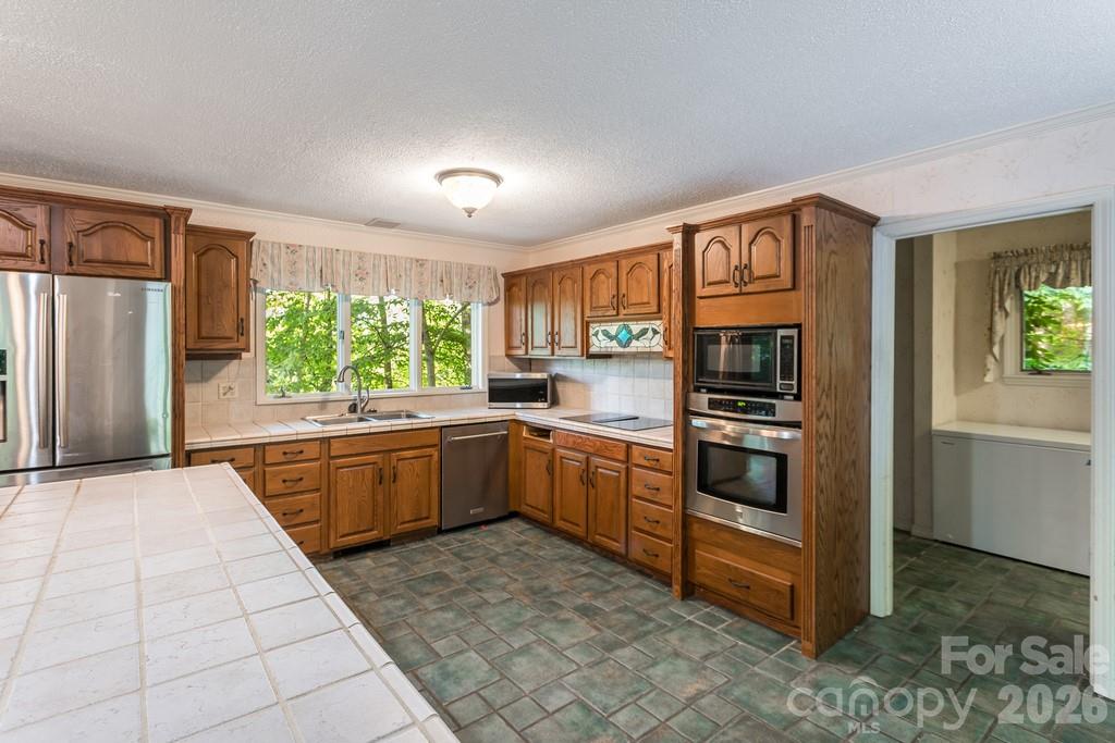 1126 Scenic Circle — Waynesville