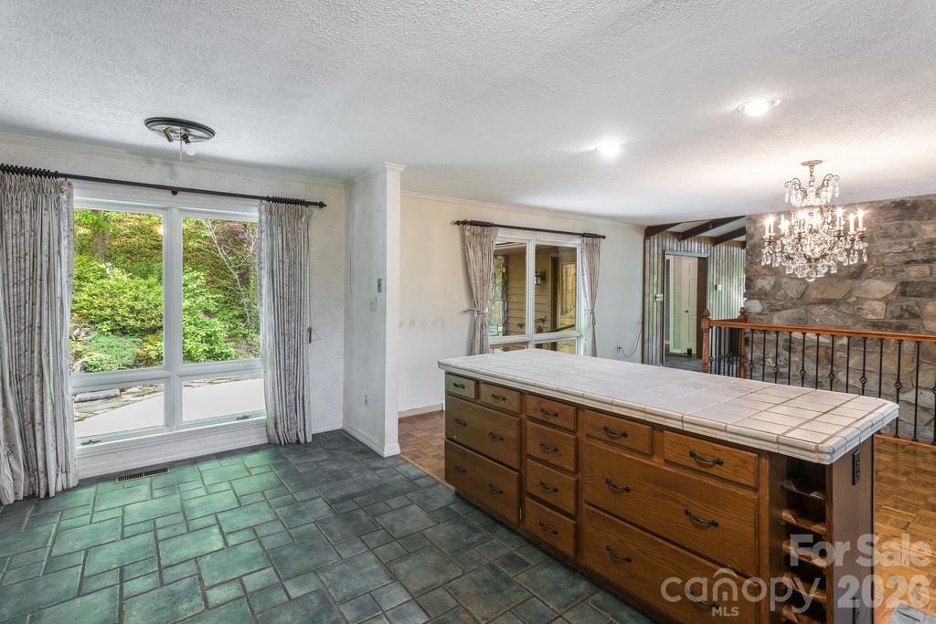 1126 Scenic Circle — Waynesville