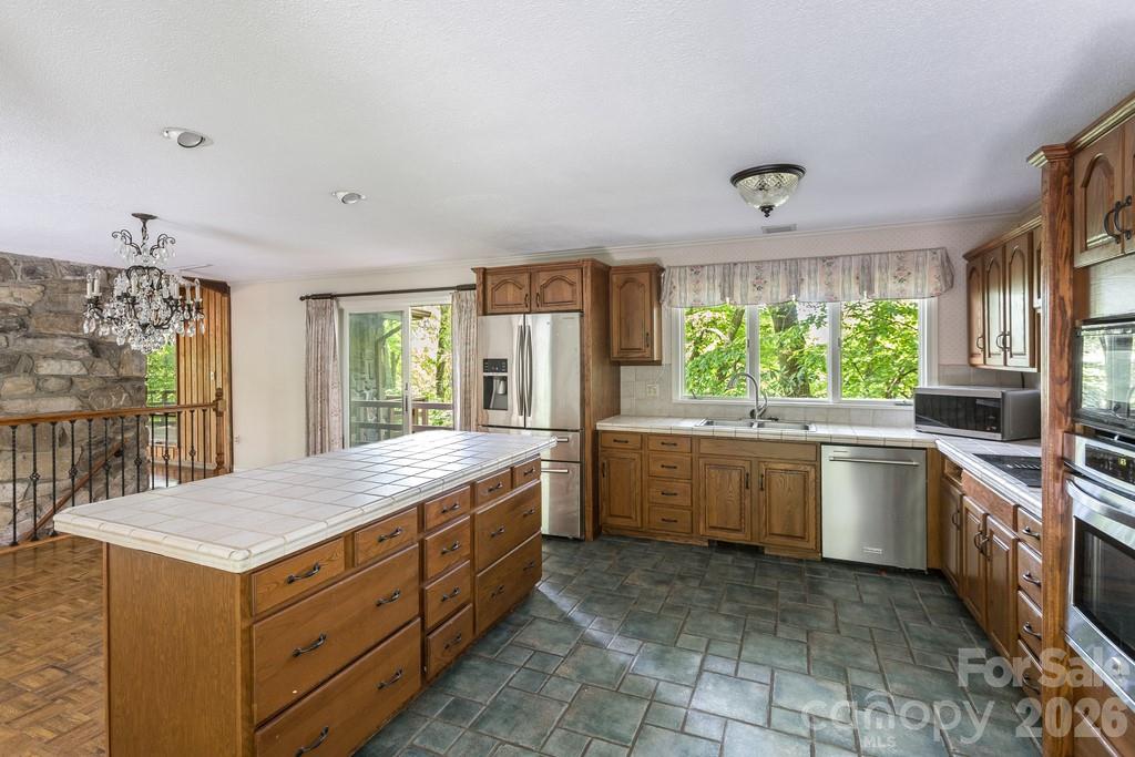 1126 Scenic Circle — Waynesville
