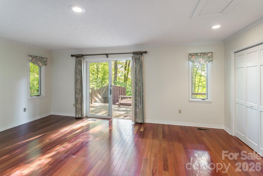 1126 Scenic Circle — Waynesville